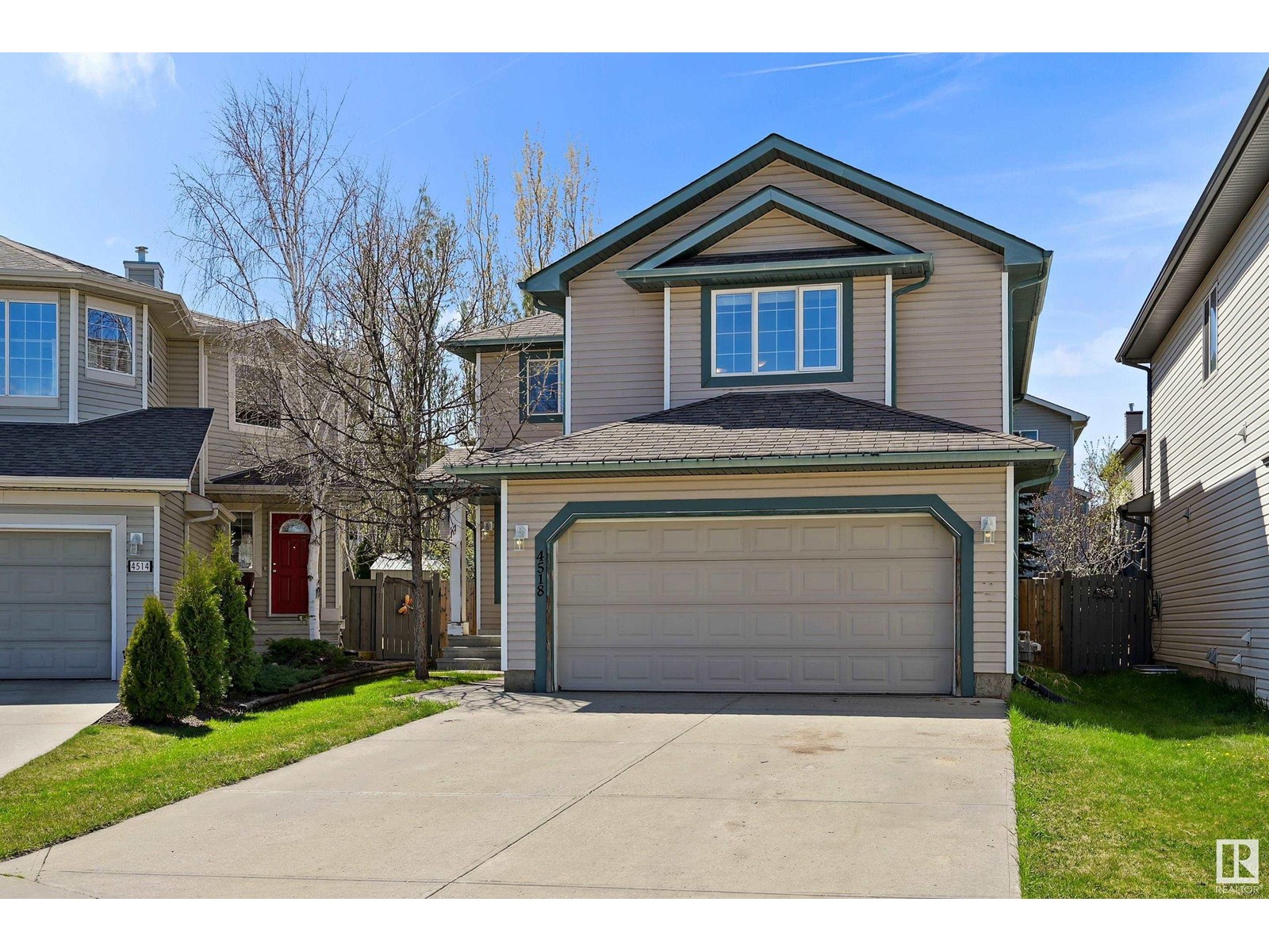 Photo 2 of 4518 211 A St Nw, Edmonton AB