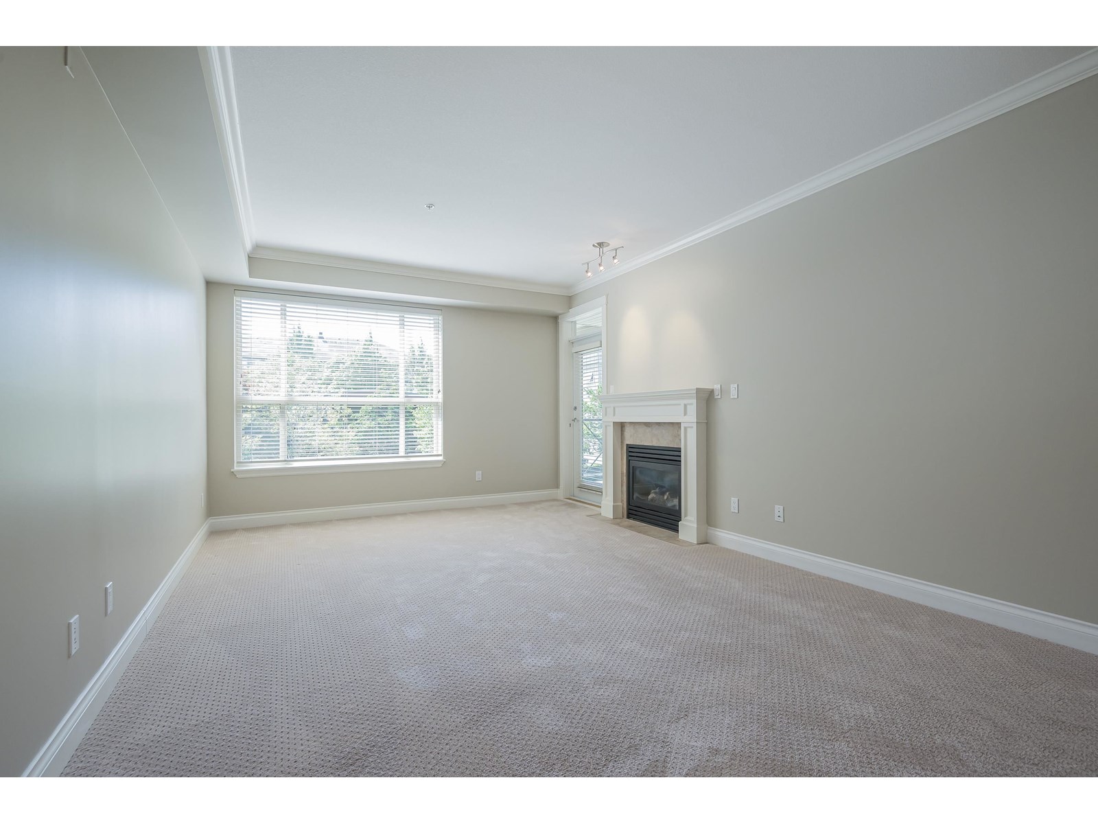 Photo 1 of 205 1787 154 Street, Surrey BC