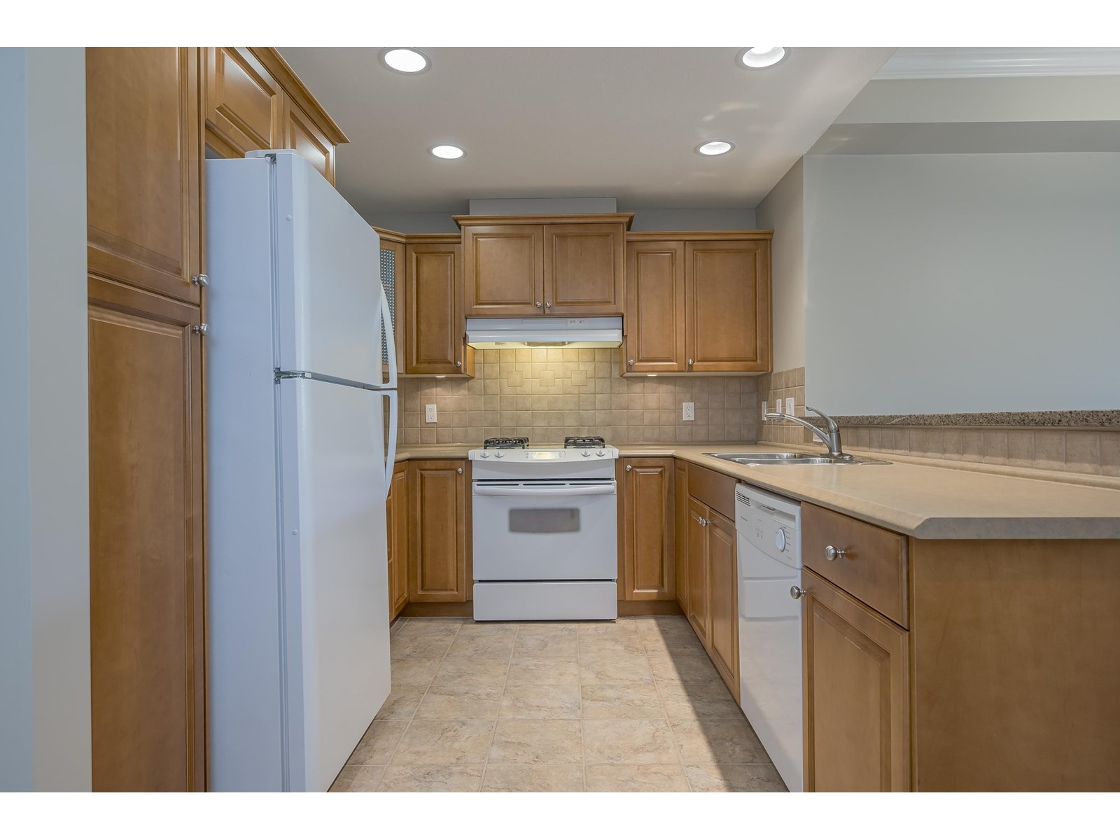 Photo 10 of 205 1787 154 Street, Surrey BC