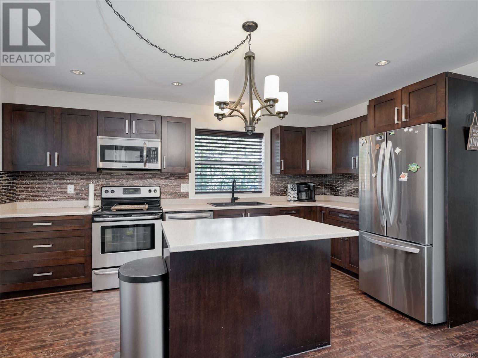 Photo 8 of 1042 Skylar Cir, Shawnigan Lake BC