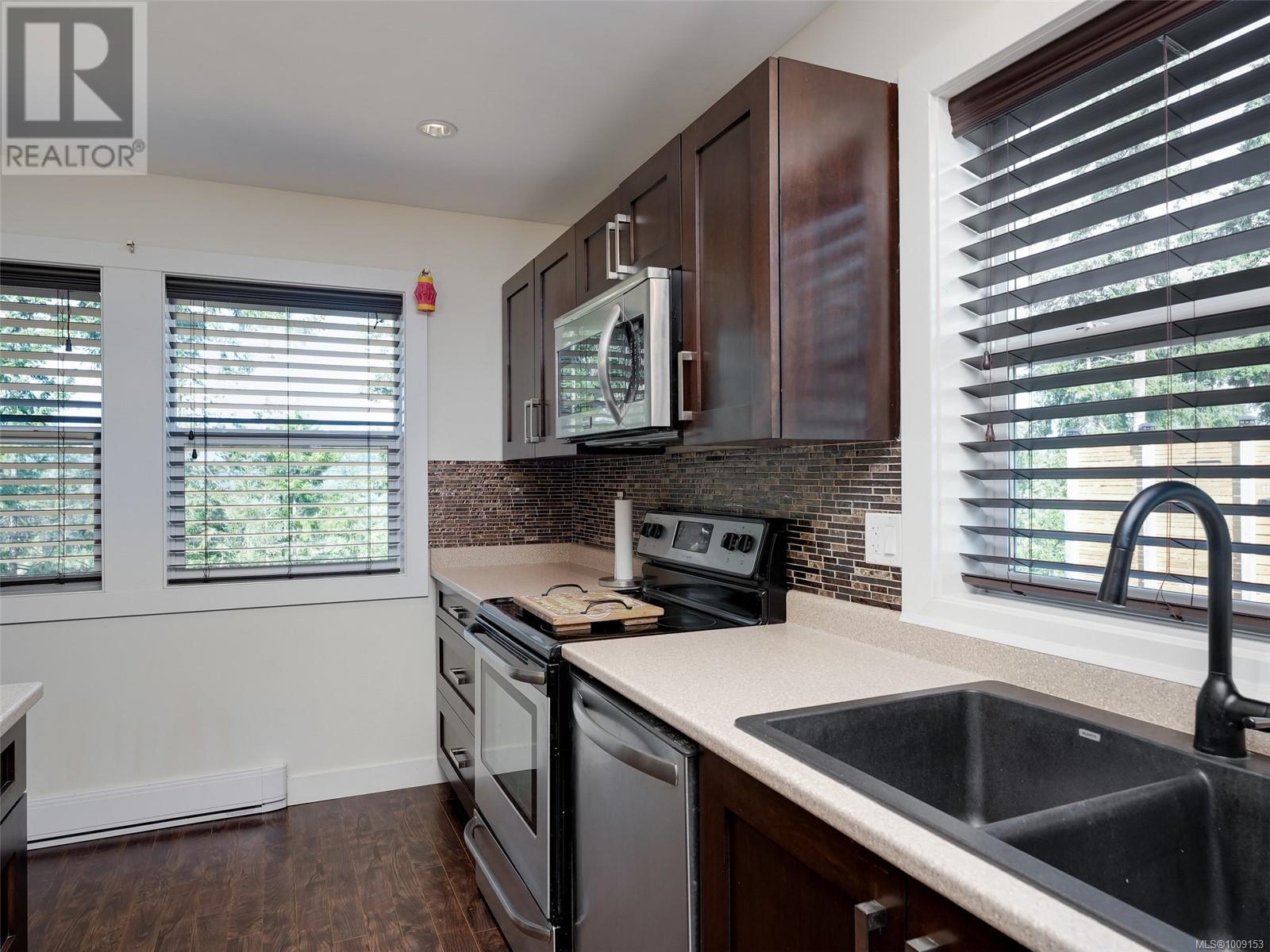 Photo 10 of 1042 Skylar Cir, Shawnigan Lake BC