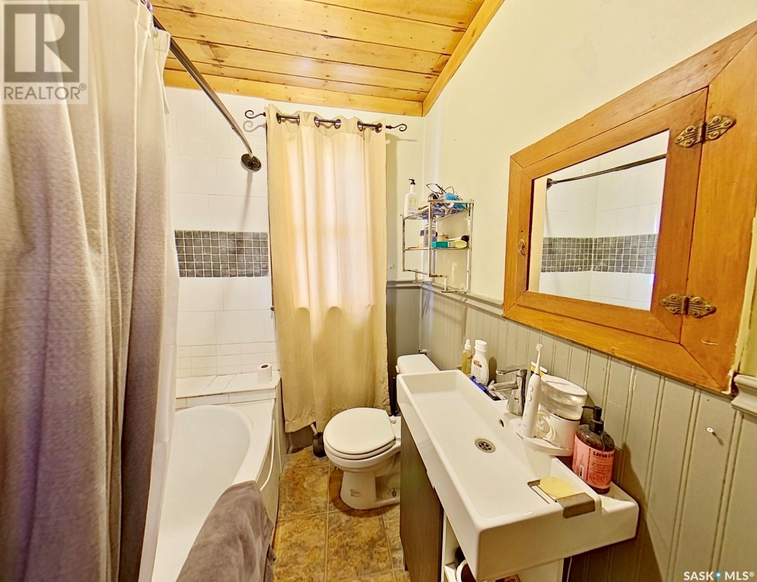 Photo 11 of 2480 Edgar Street, Regina SK