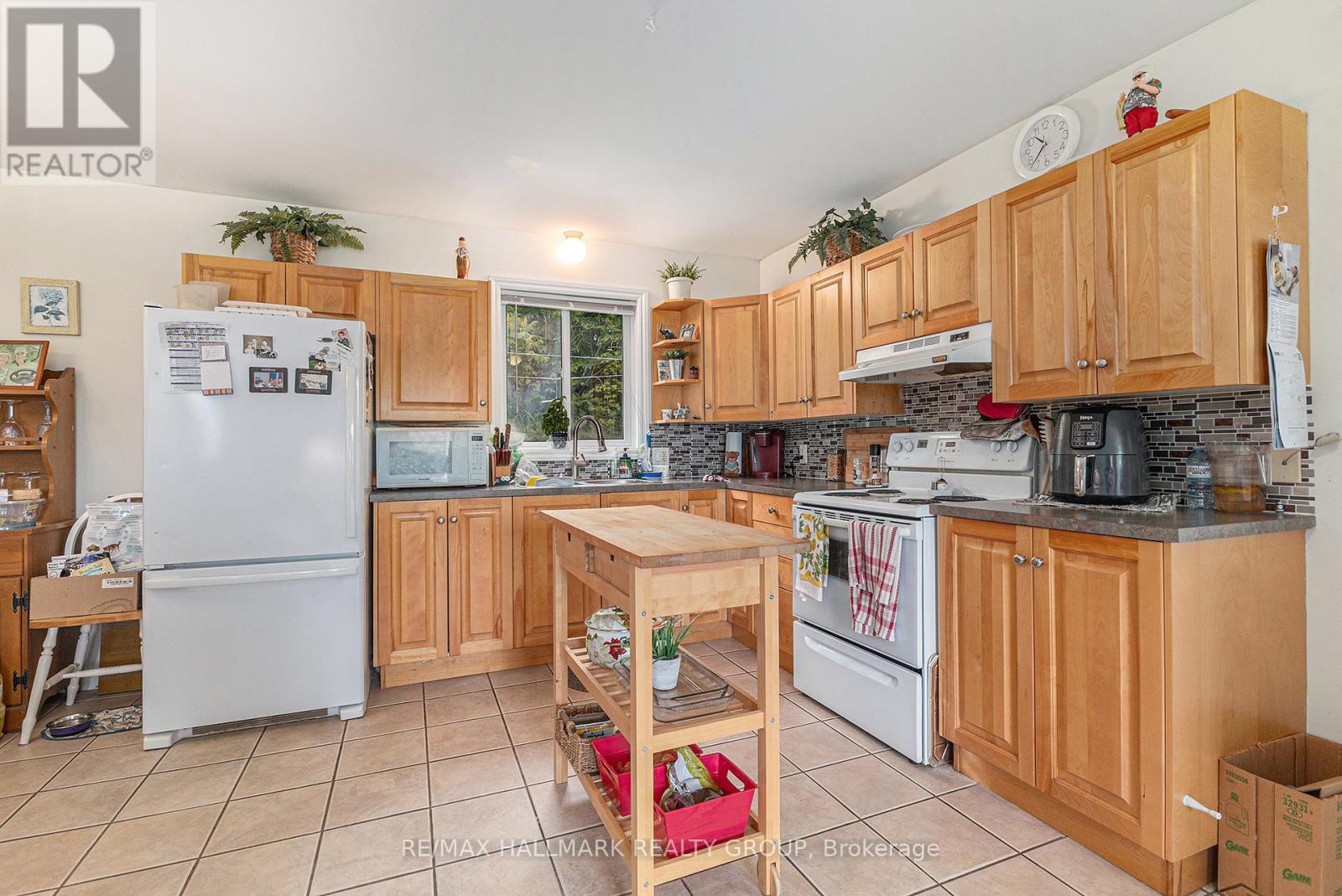 Photo 4 of 735 River Road, Mcnab Braeside ON