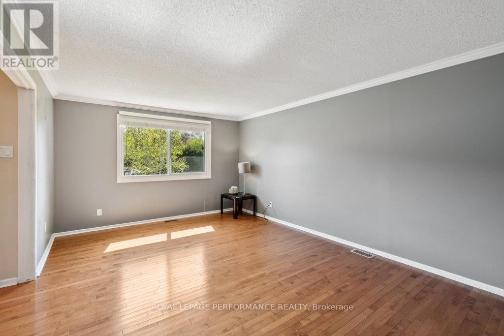 Photo 26 of 2045 Deerhurst Court, Ottawa ON