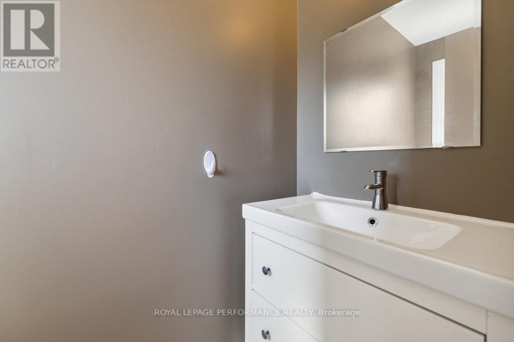 Photo 38 of 2045 Deerhurst Court, Ottawa ON