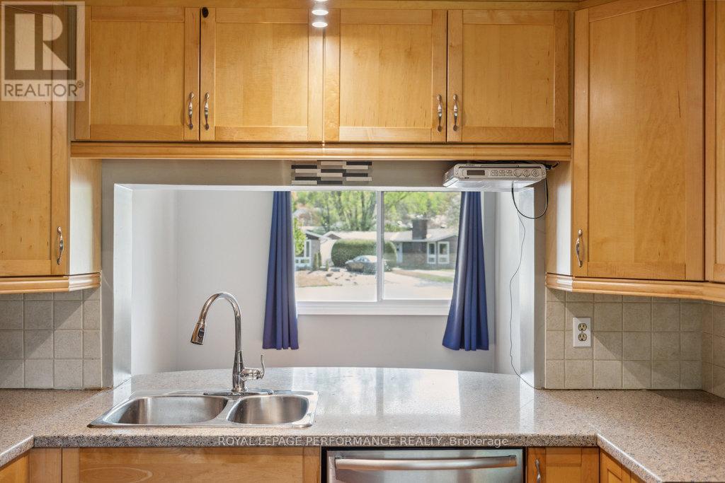 Photo 7 of 2045 Deerhurst Court, Ottawa ON