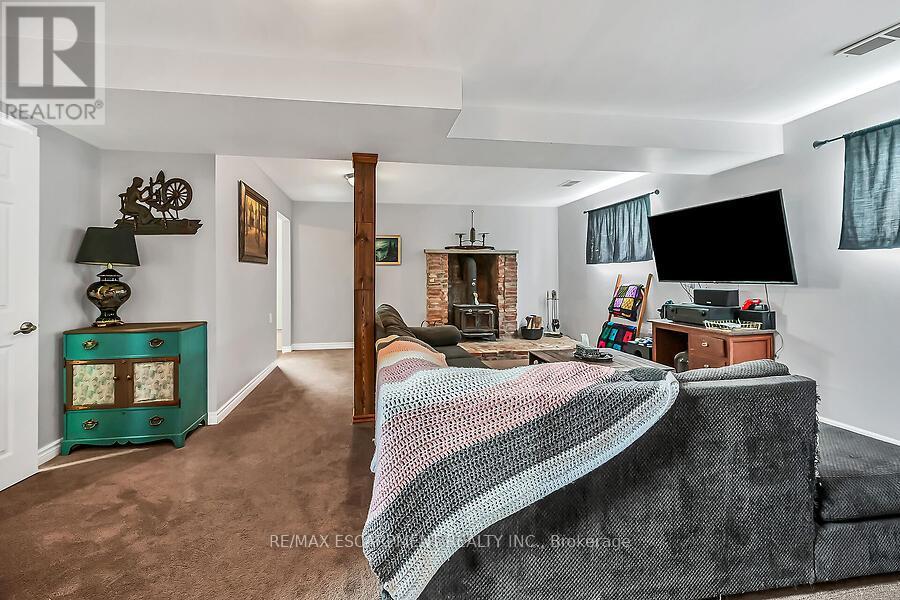 Photo 6 of 44 Ravine Crescent, Haldimand ON