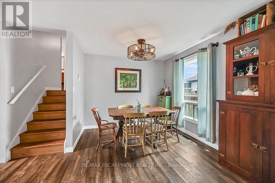 Photo 5 of 44 Ravine Crescent, Haldimand ON