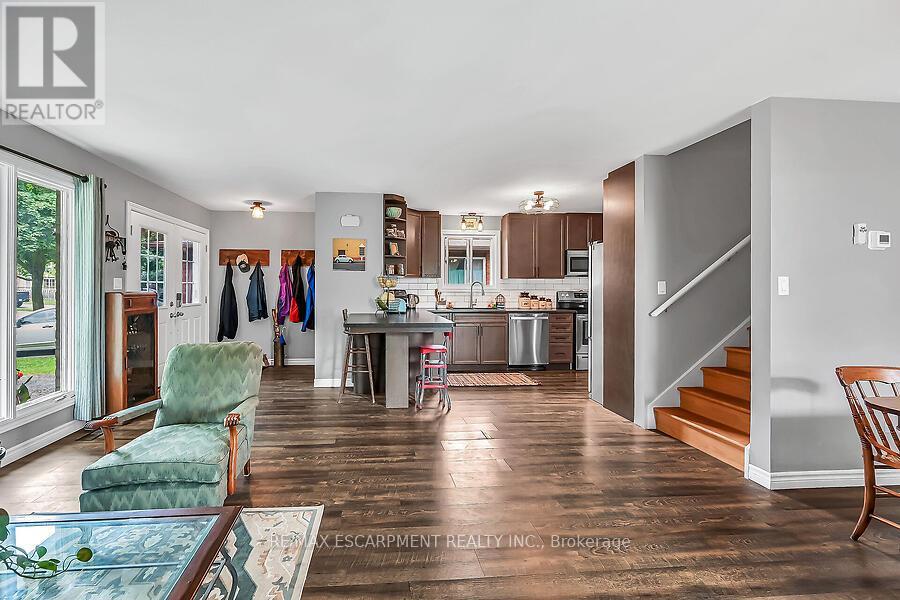 Photo 11 of 44 Ravine Crescent, Haldimand ON