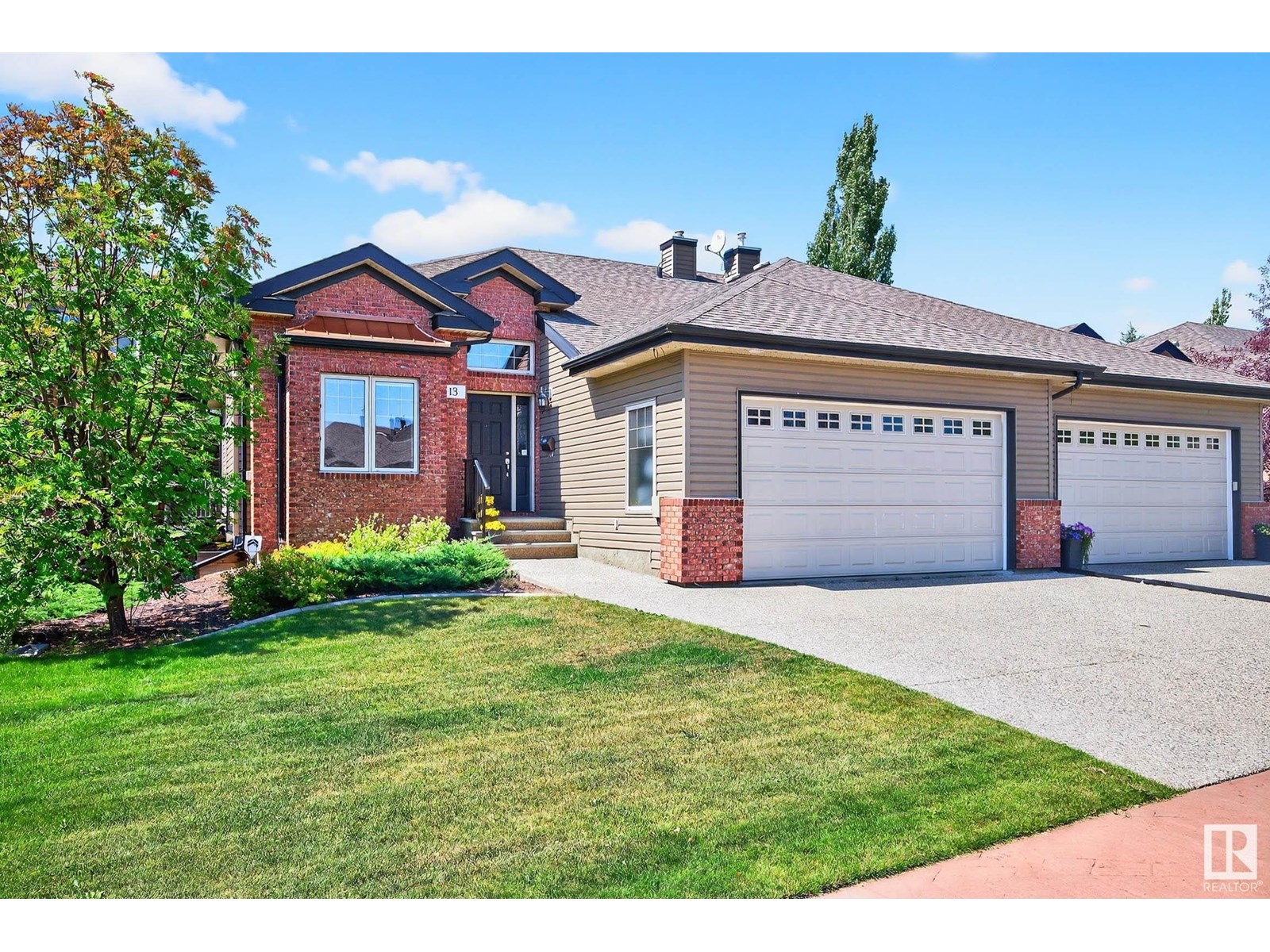Photo 2 of 13 Oakcrest Tc, St Albert AB