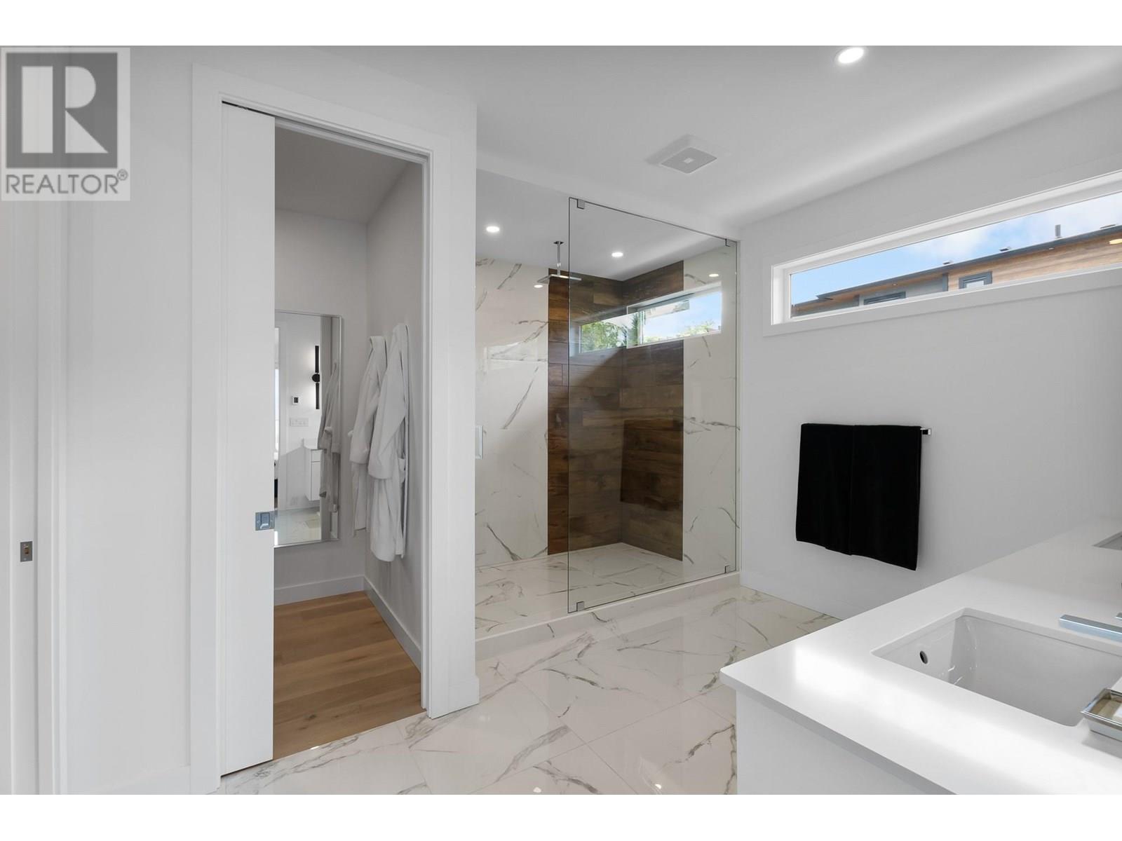 Photo 2 of 338 Rue Cheval Noir, Kamloops BC