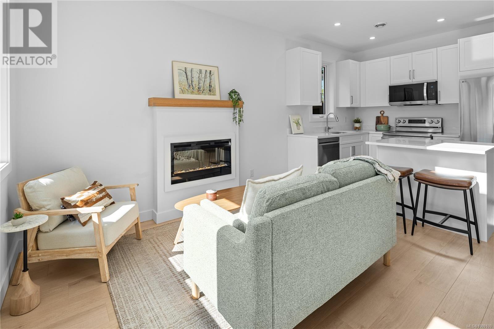 Photo 4 of C 568 Kay St, Saanich BC