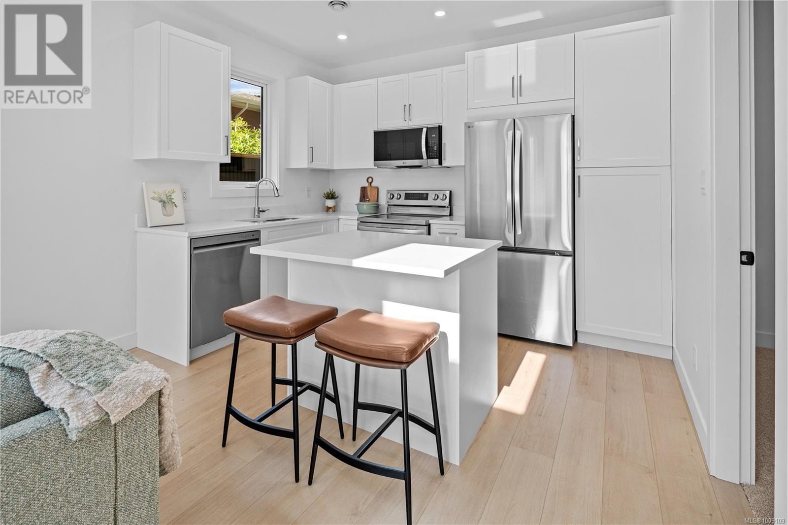 Photo 9 of C 568 Kay St, Saanich BC