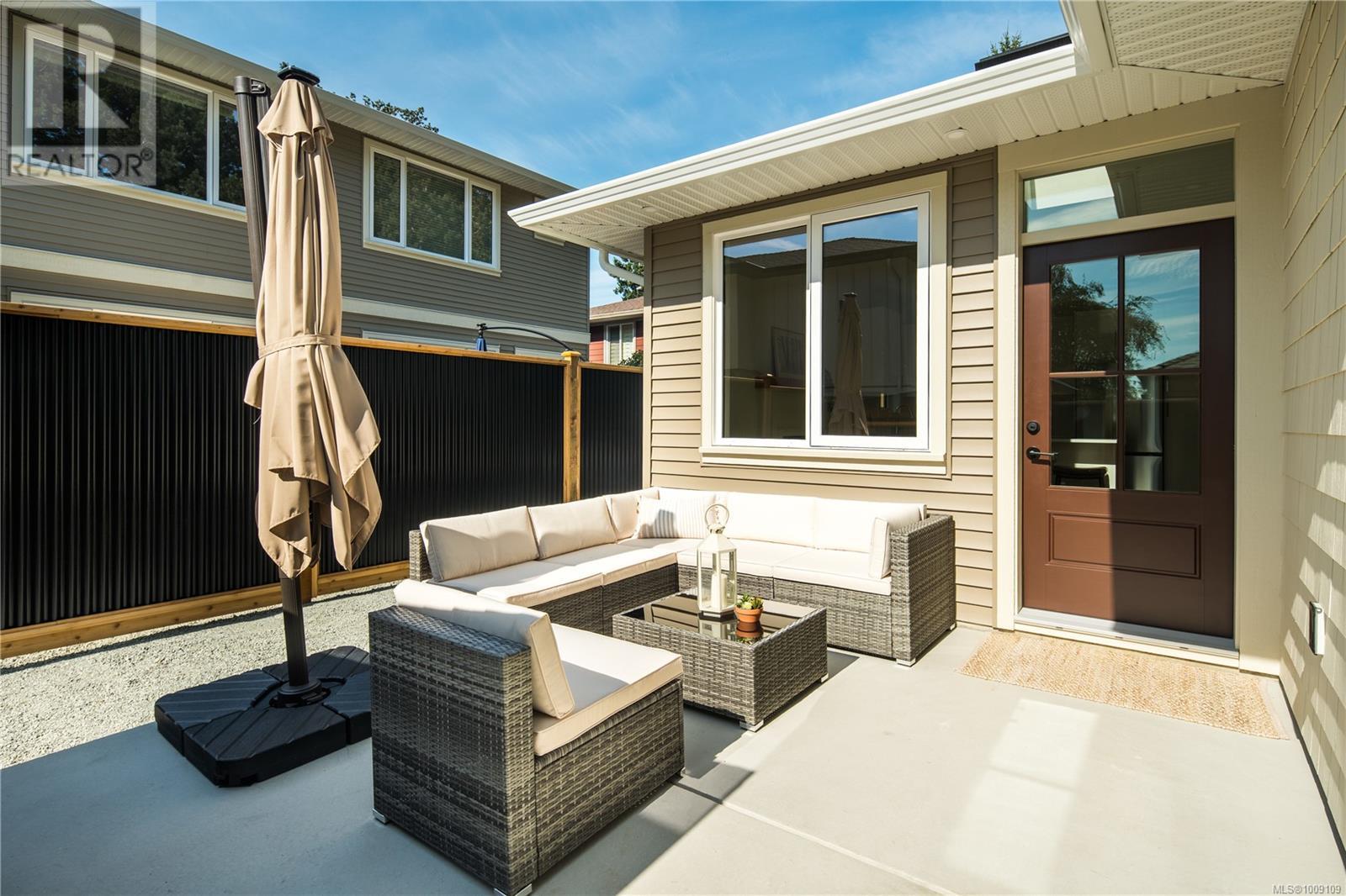 Photo 3 of C 568 Kay St, Saanich BC