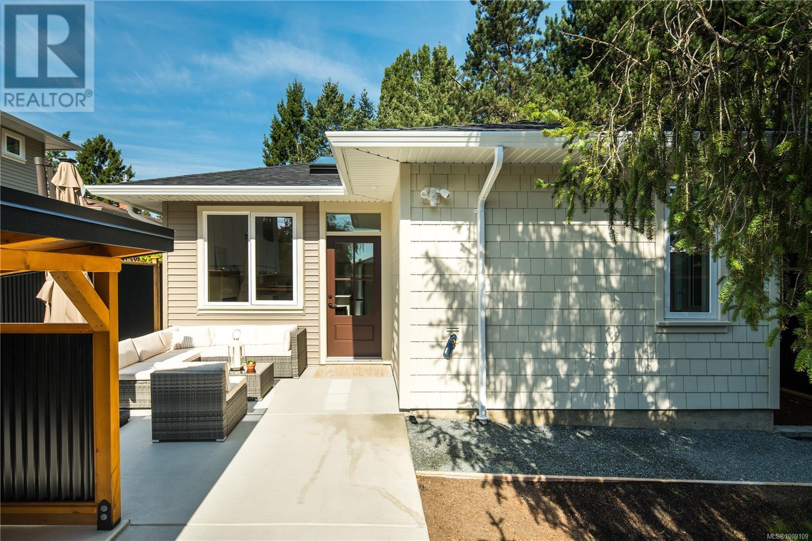 Photo 13 of C 568 Kay St, Saanich BC