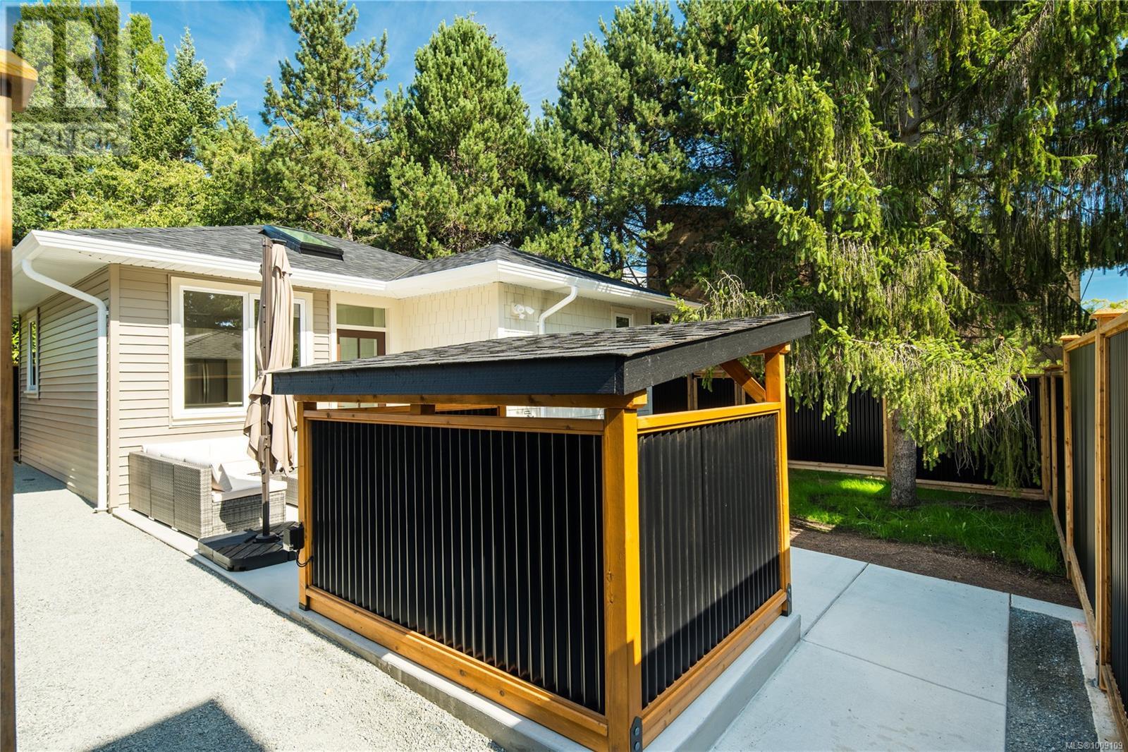Photo 15 of C 568 Kay St, Saanich BC