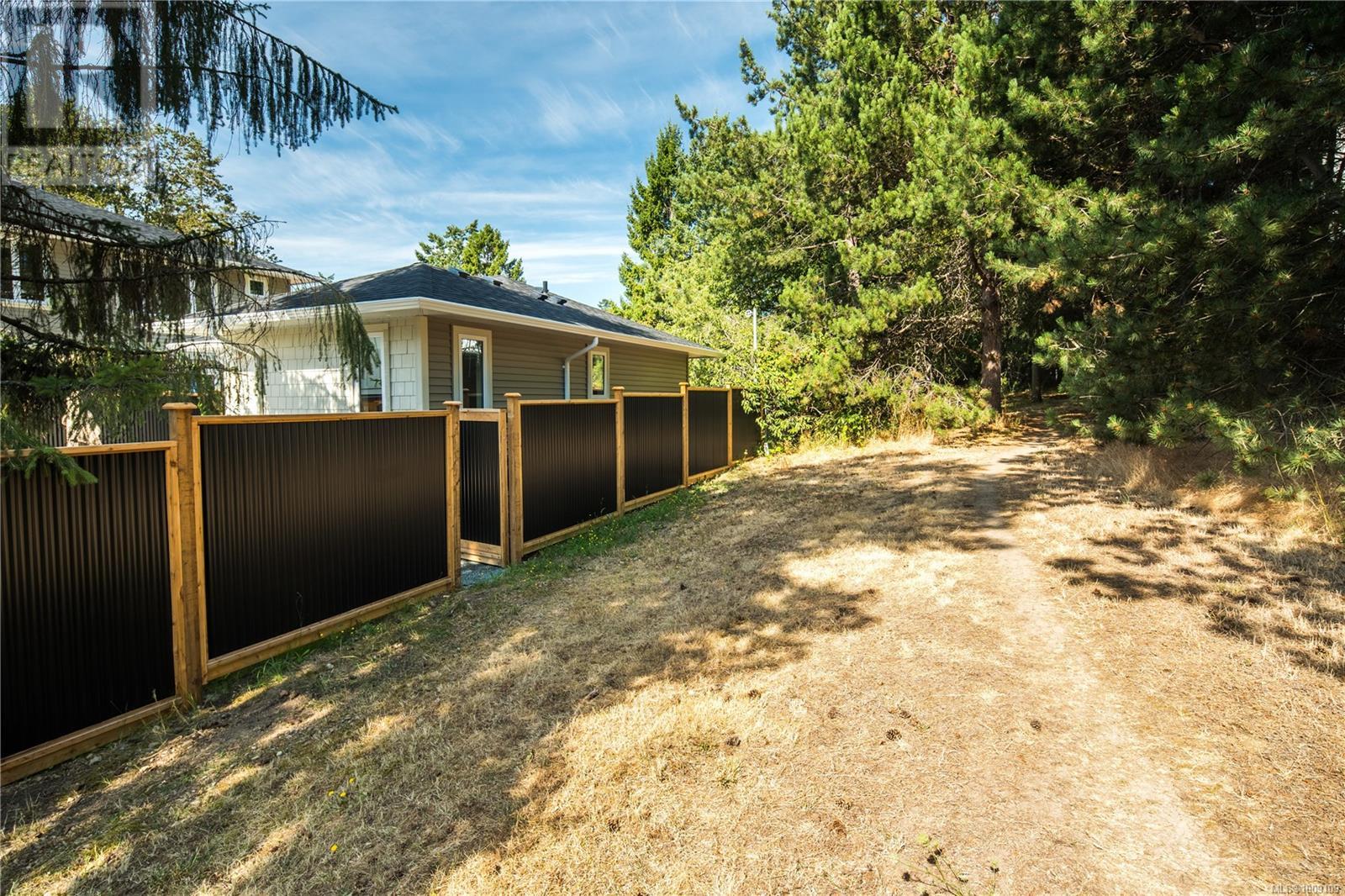 Photo 18 of C 568 Kay St, Saanich BC