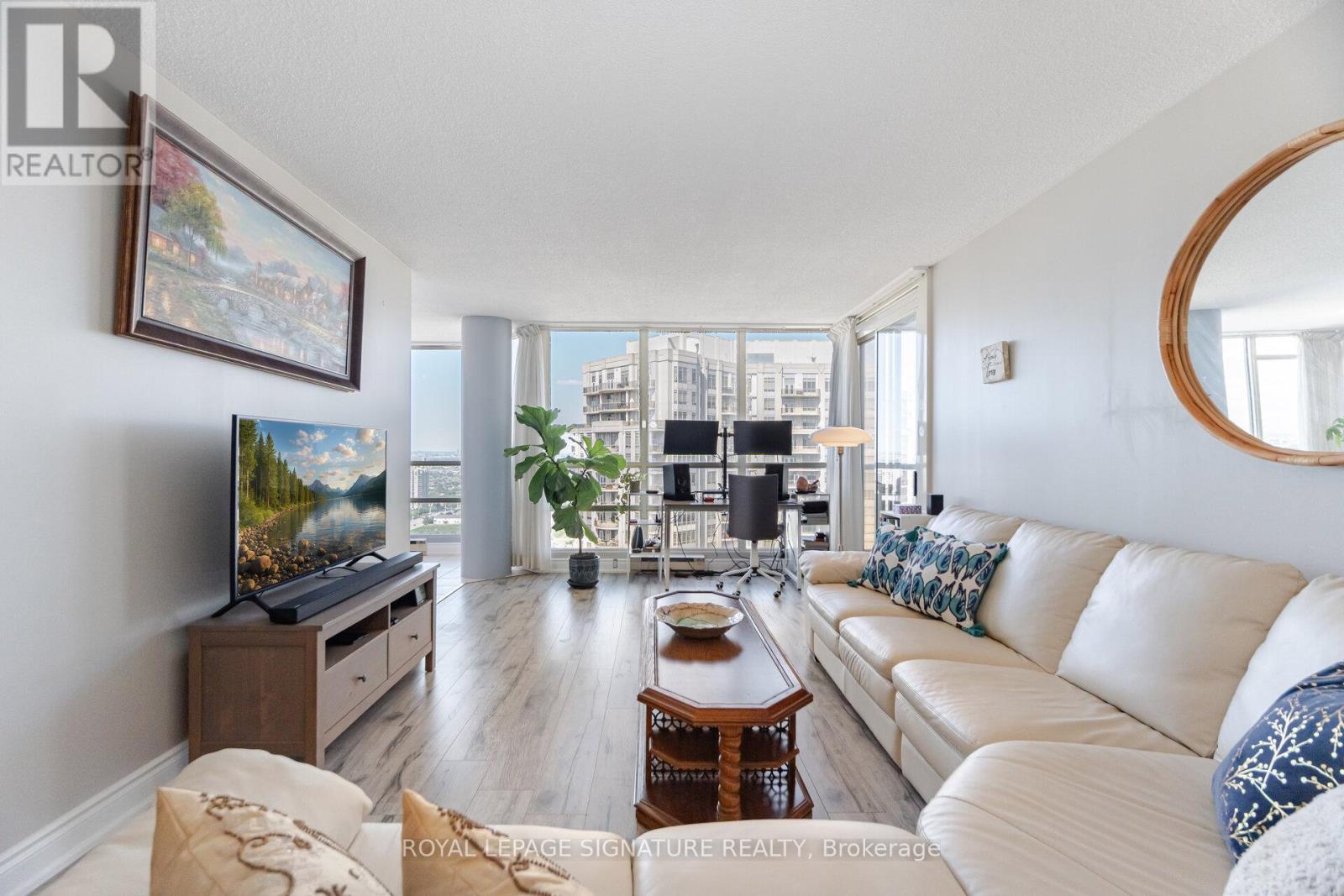 Photo 15 of 3208 45 Kingsbridge Garden Circle, Mississauga ON