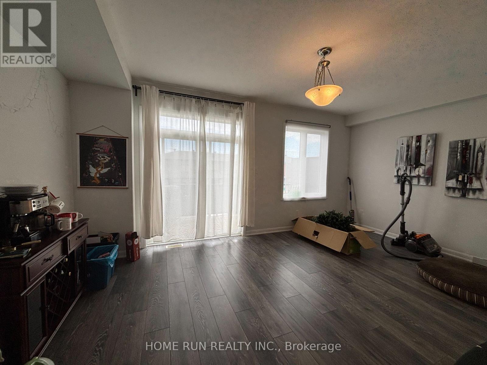 Photo 9 of 1123 Speedvale Crescent, Ottawa ON
