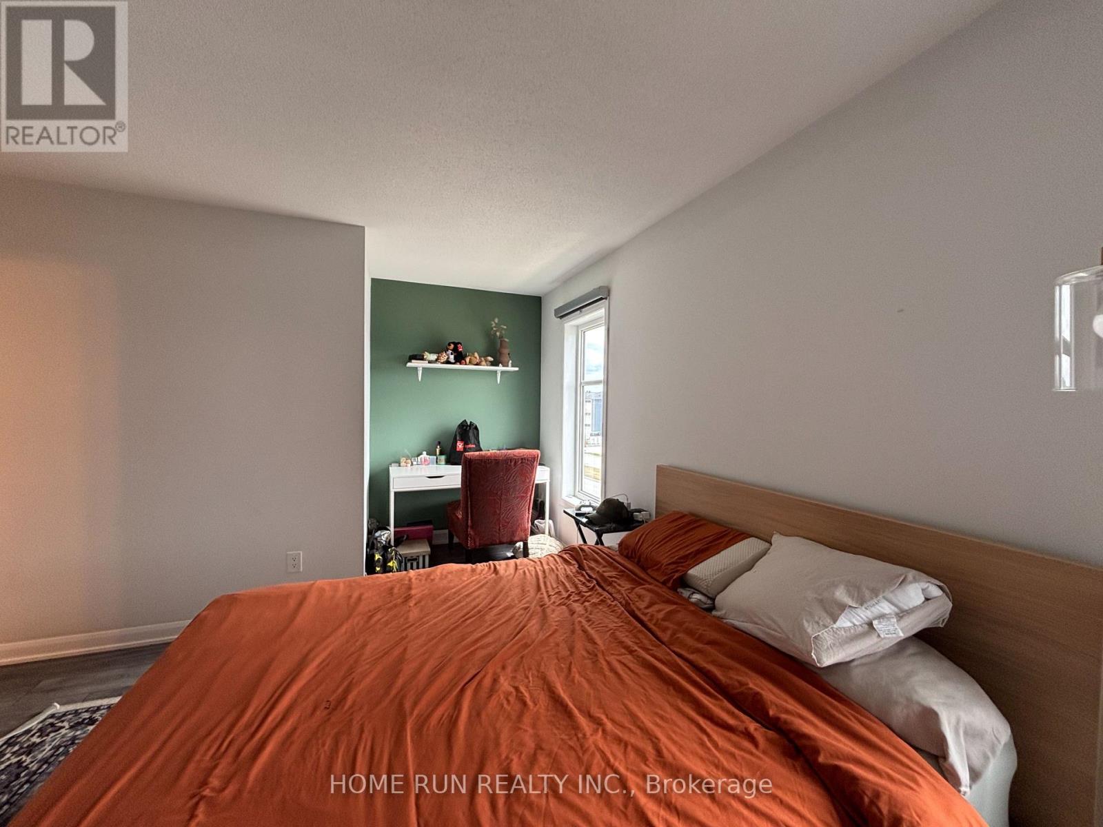 Photo 7 of 1123 Speedvale Crescent, Ottawa ON