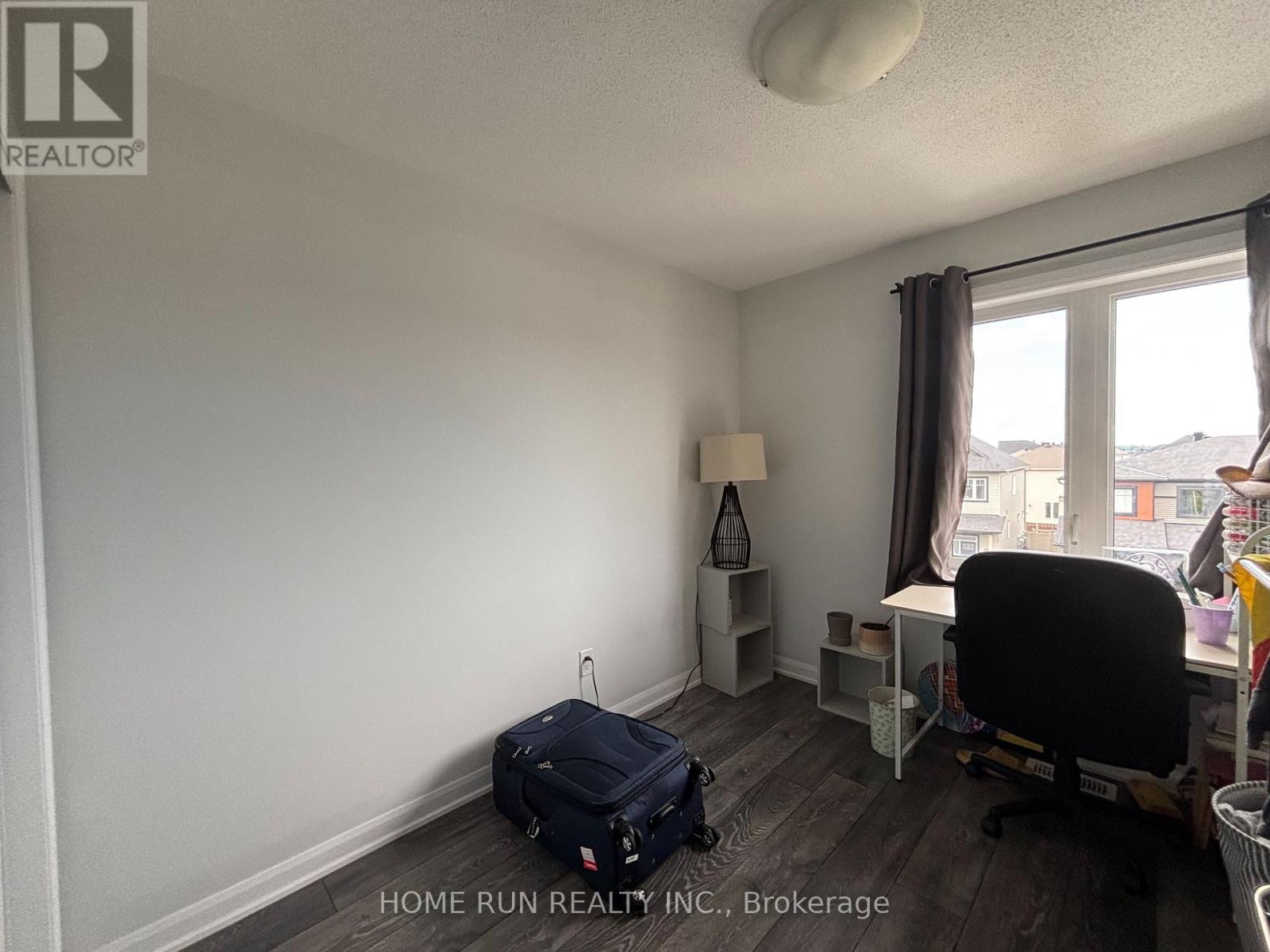 Photo 1 of 1123 Speedvale Crescent, Ottawa ON
