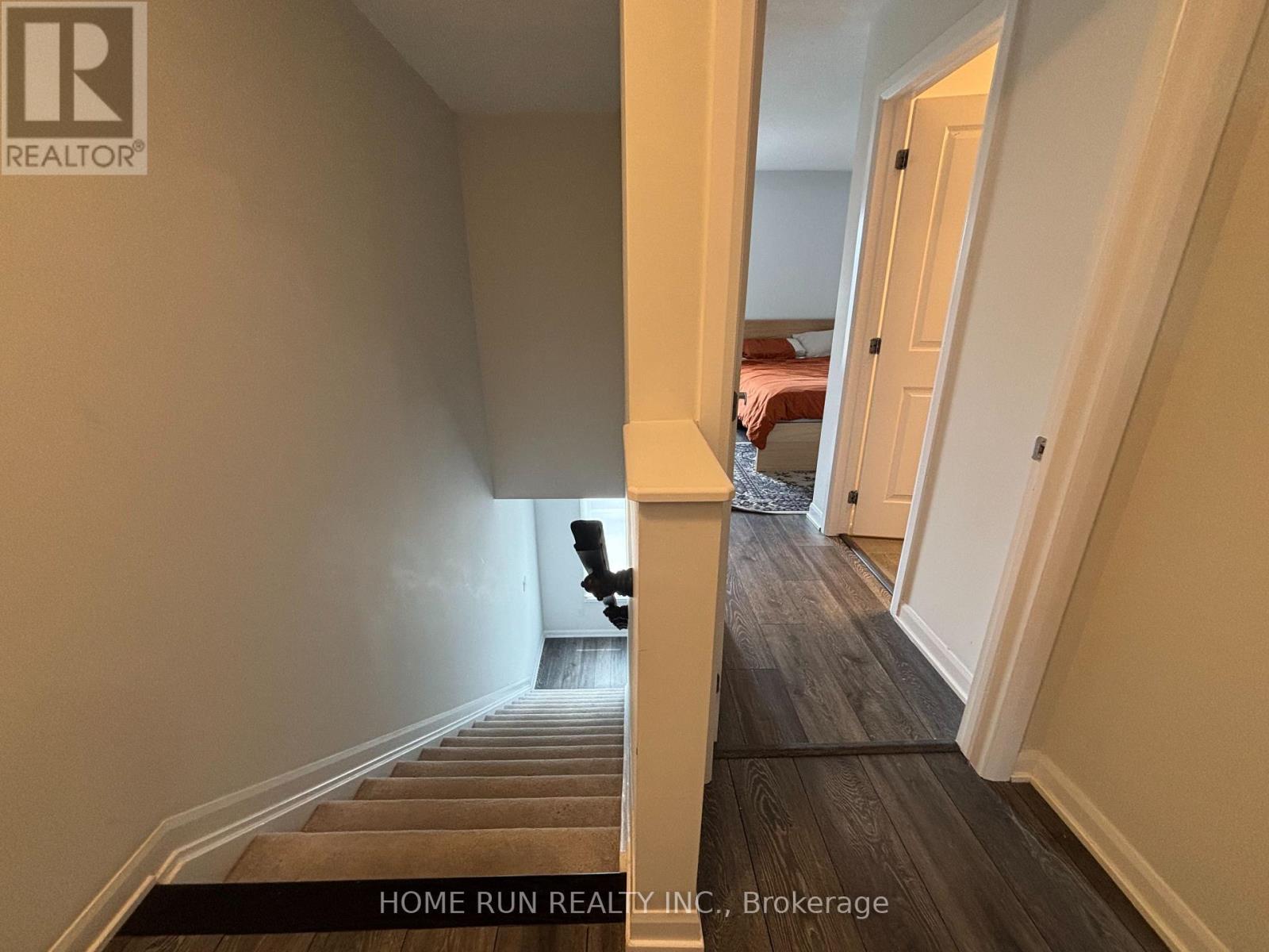 Photo 11 of 1123 Speedvale Crescent, Ottawa ON