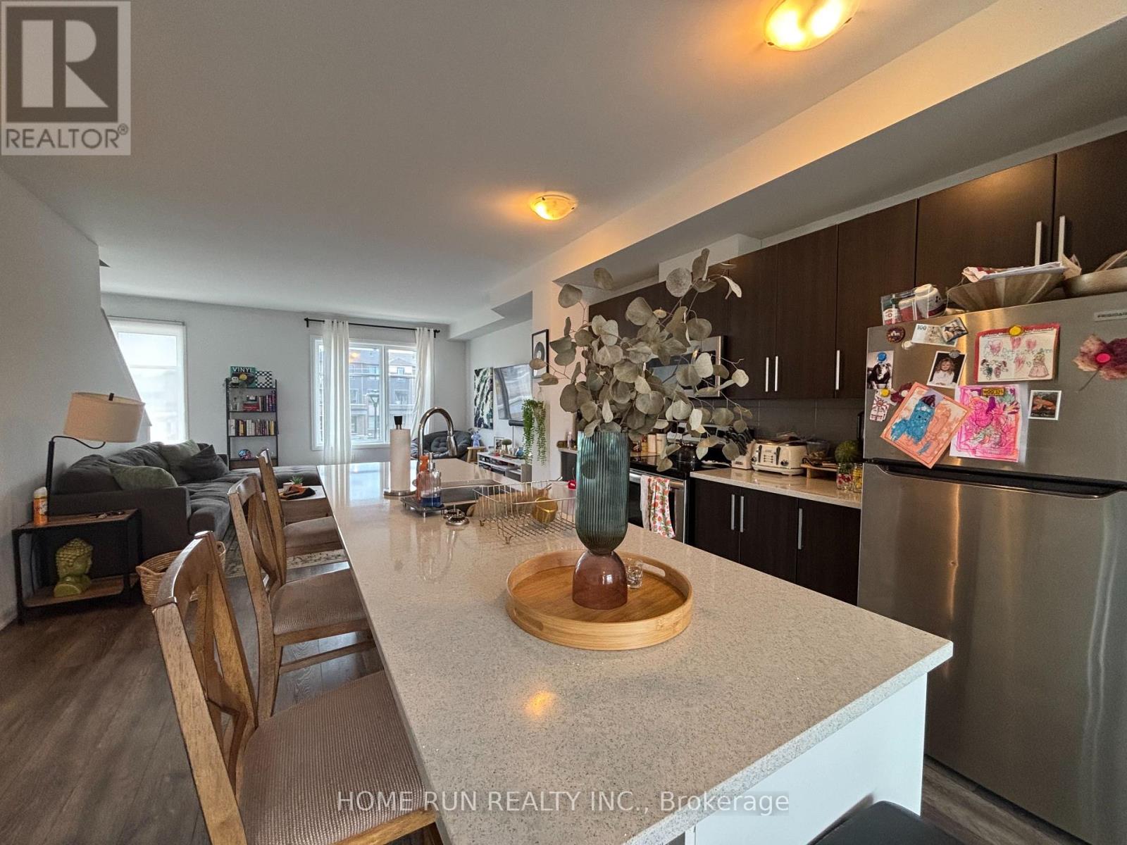 Photo 6 of 1123 Speedvale Crescent, Ottawa ON