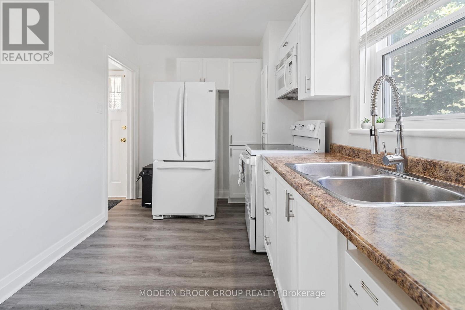 Photo 17 of 493 Dibble Street W, Prescott ON
