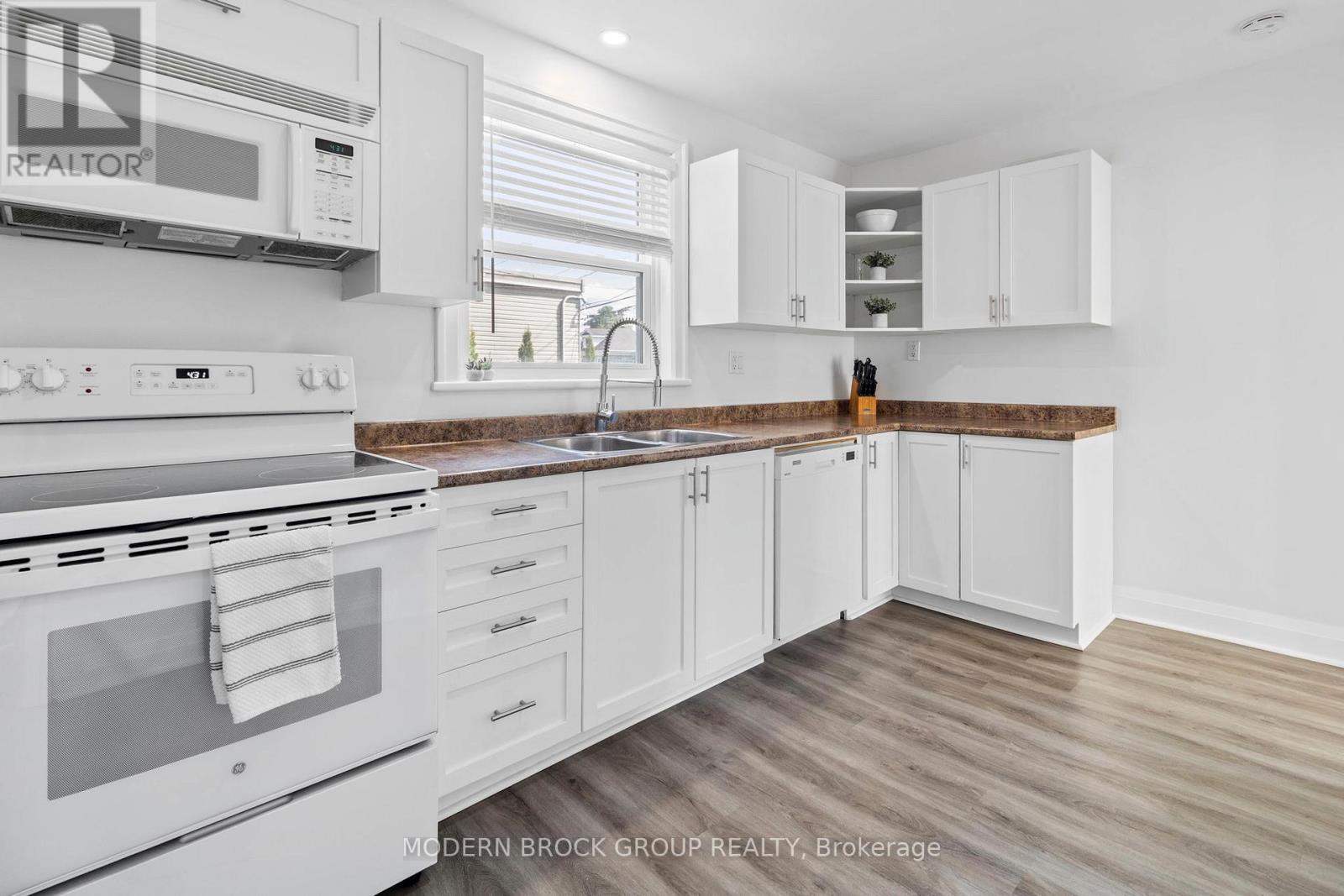 Photo 18 of 493 Dibble Street W, Prescott ON