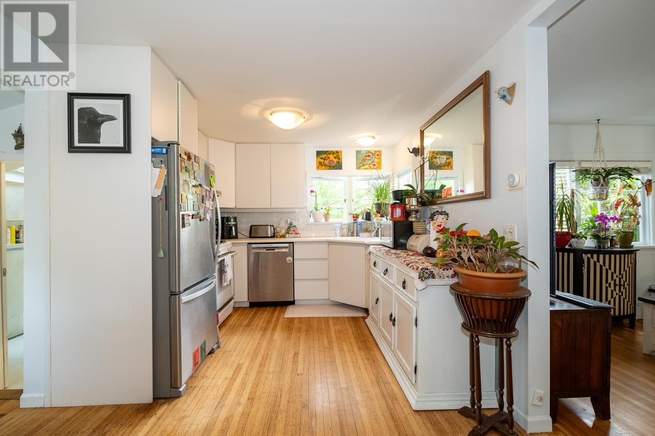 2268 EDGEMONT BOULEVARD, North Vancouver