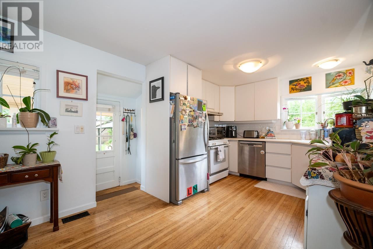 2268 EDGEMONT BOULEVARD, North Vancouver