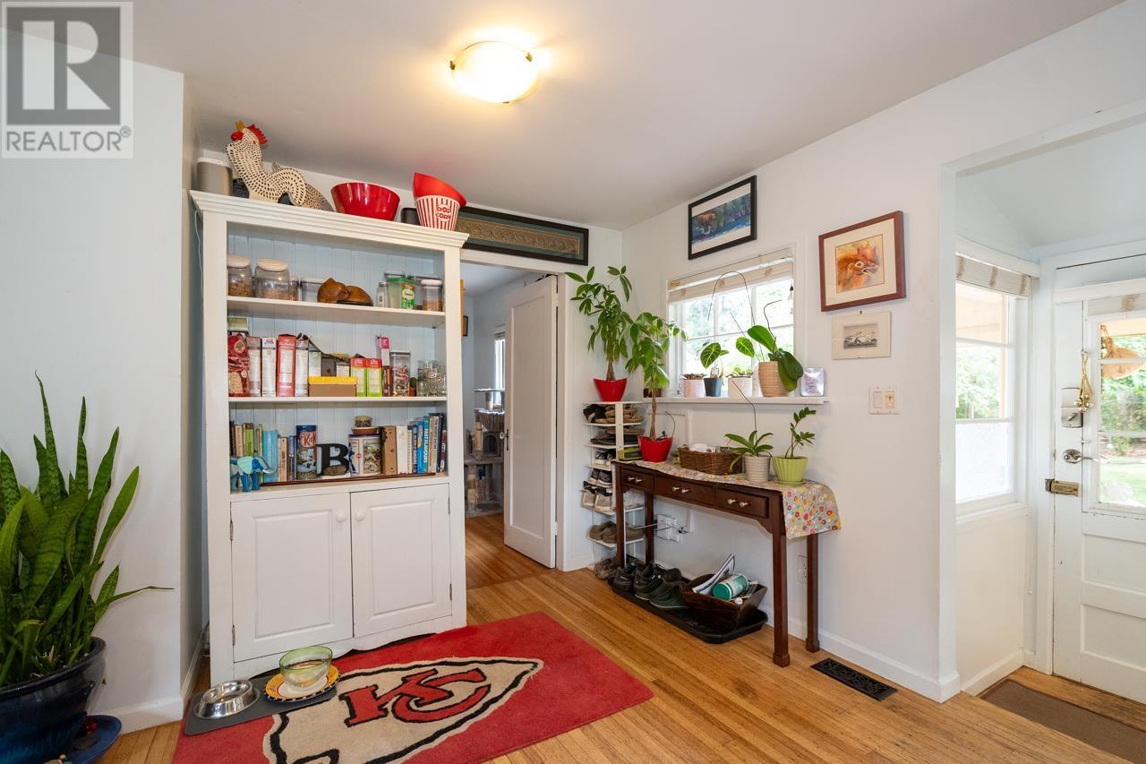 2268 EDGEMONT BOULEVARD, North Vancouver