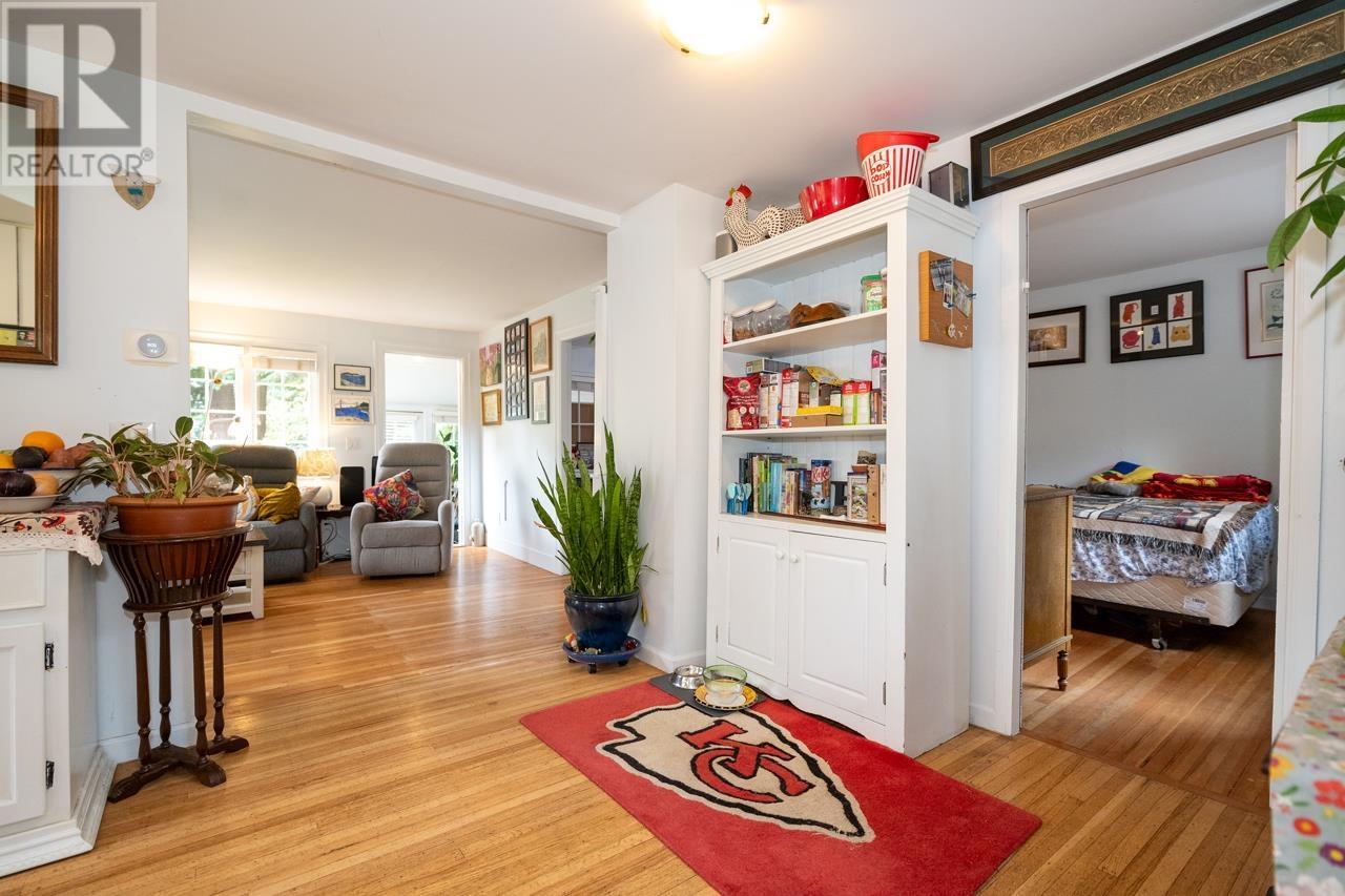 2268 EDGEMONT BOULEVARD, North Vancouver