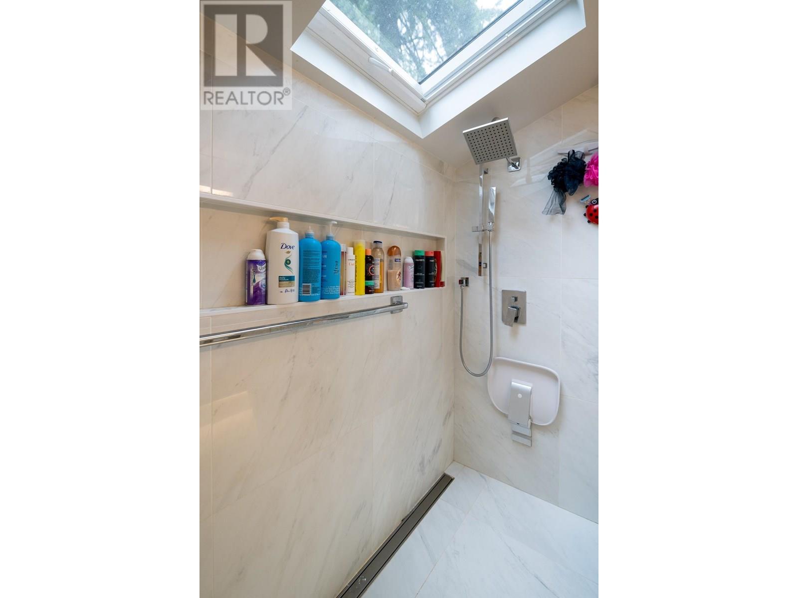 2268 EDGEMONT BOULEVARD, North Vancouver