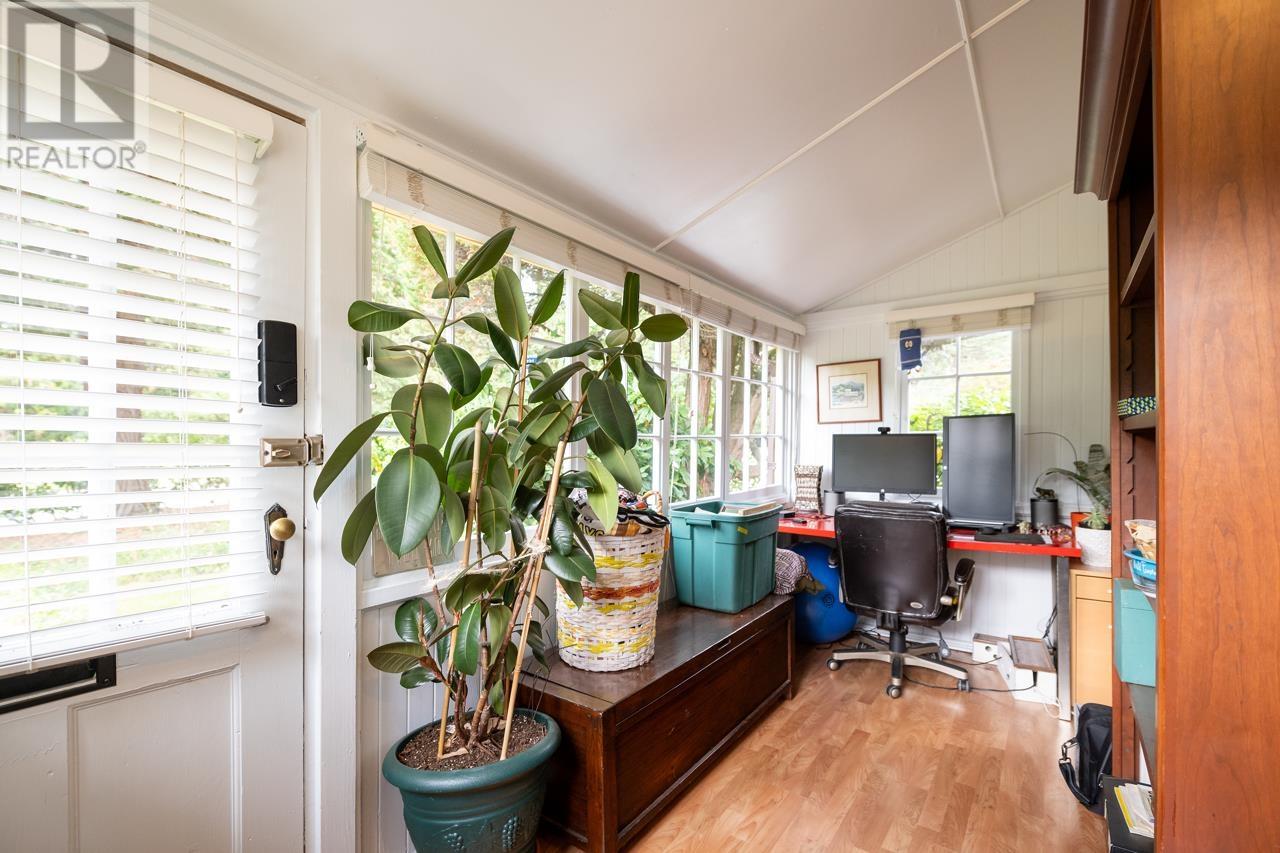 2268 EDGEMONT BOULEVARD, North Vancouver