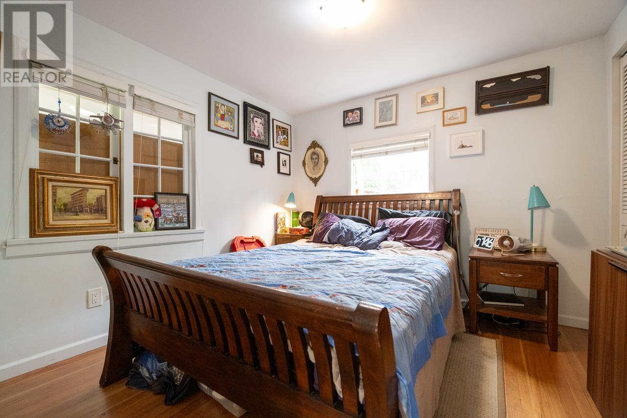 2268 EDGEMONT BOULEVARD, North Vancouver