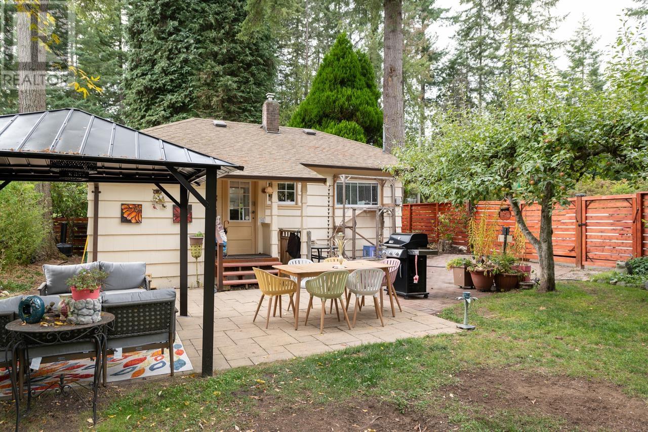 2268 EDGEMONT BOULEVARD, North Vancouver