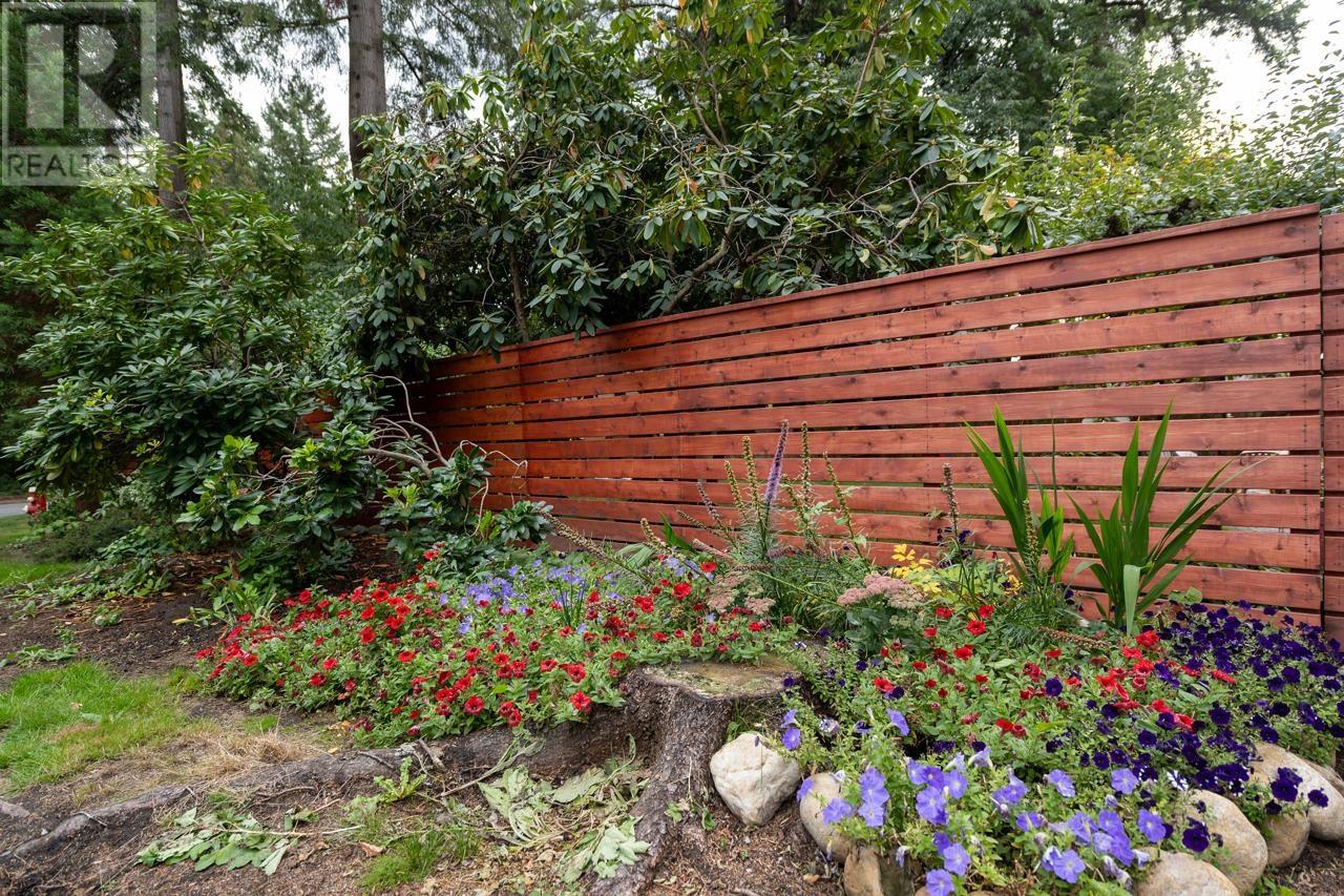2268 EDGEMONT BOULEVARD, North Vancouver