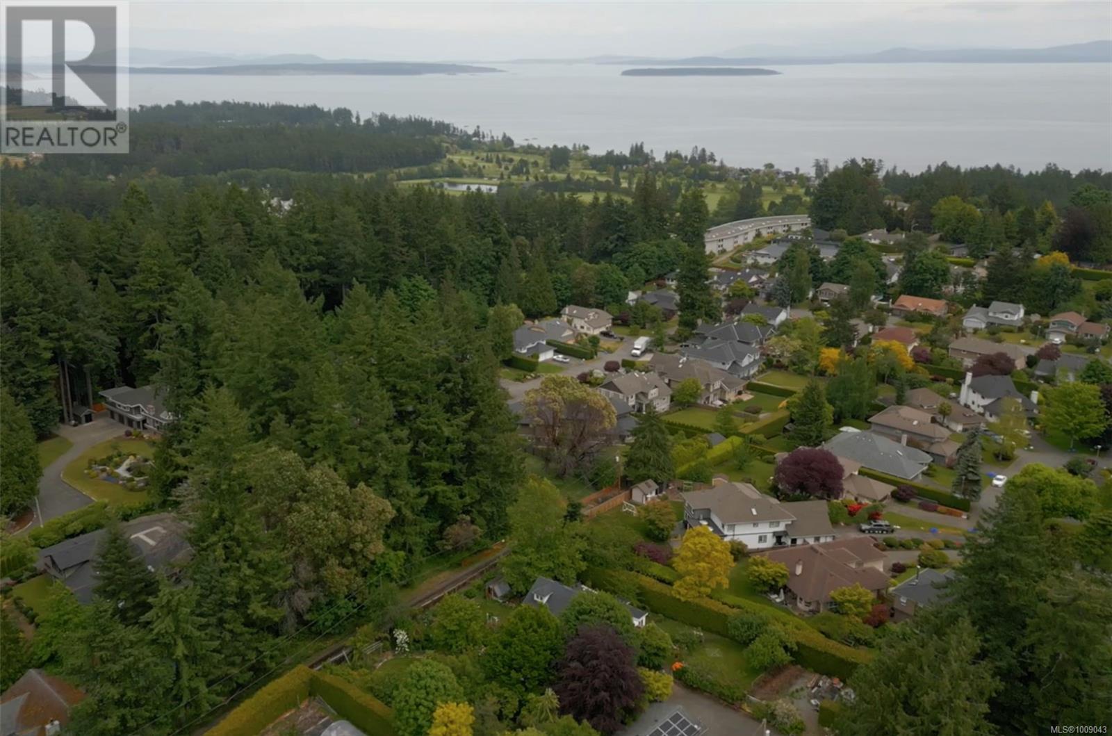  5225 Santa Clara Avenue, Saanich