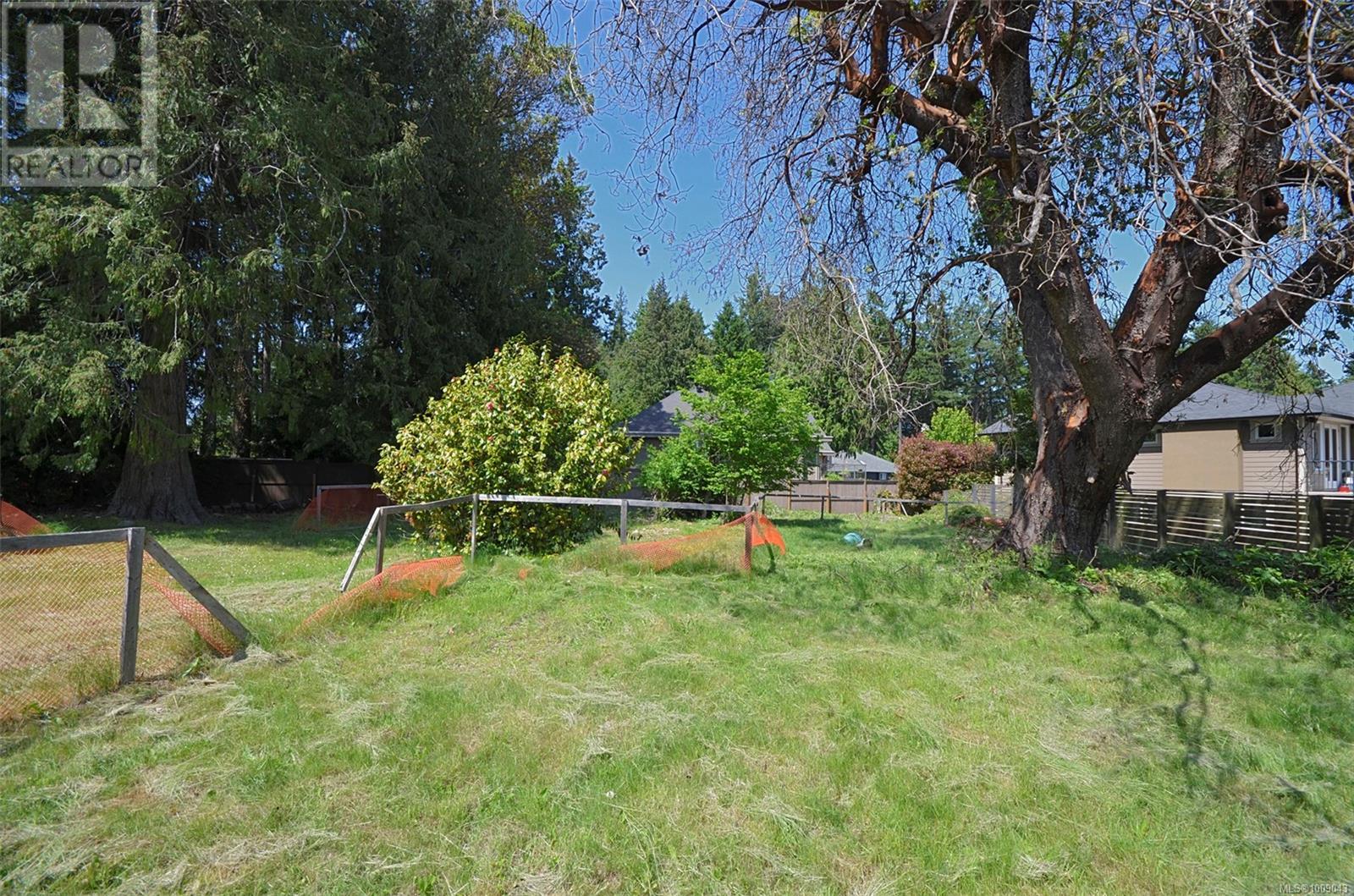 Photo 15 of 5225 Santa Clara Ave, Saanich BC