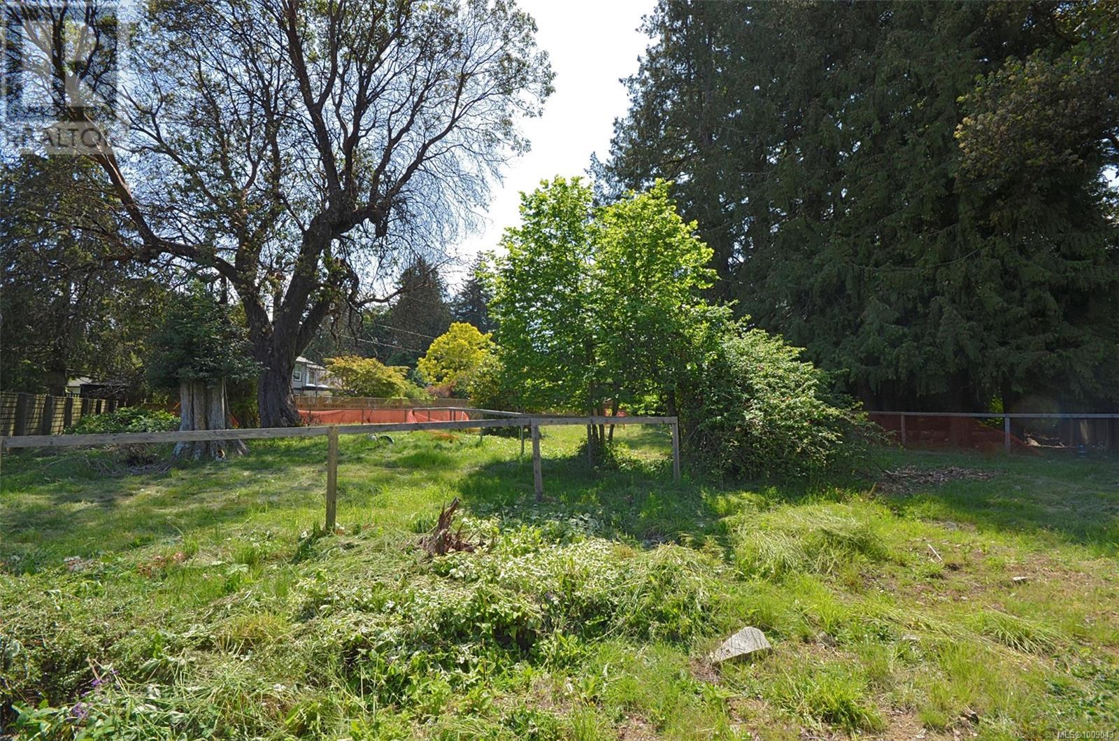 Photo 16 of 5225 Santa Clara Ave, Saanich BC