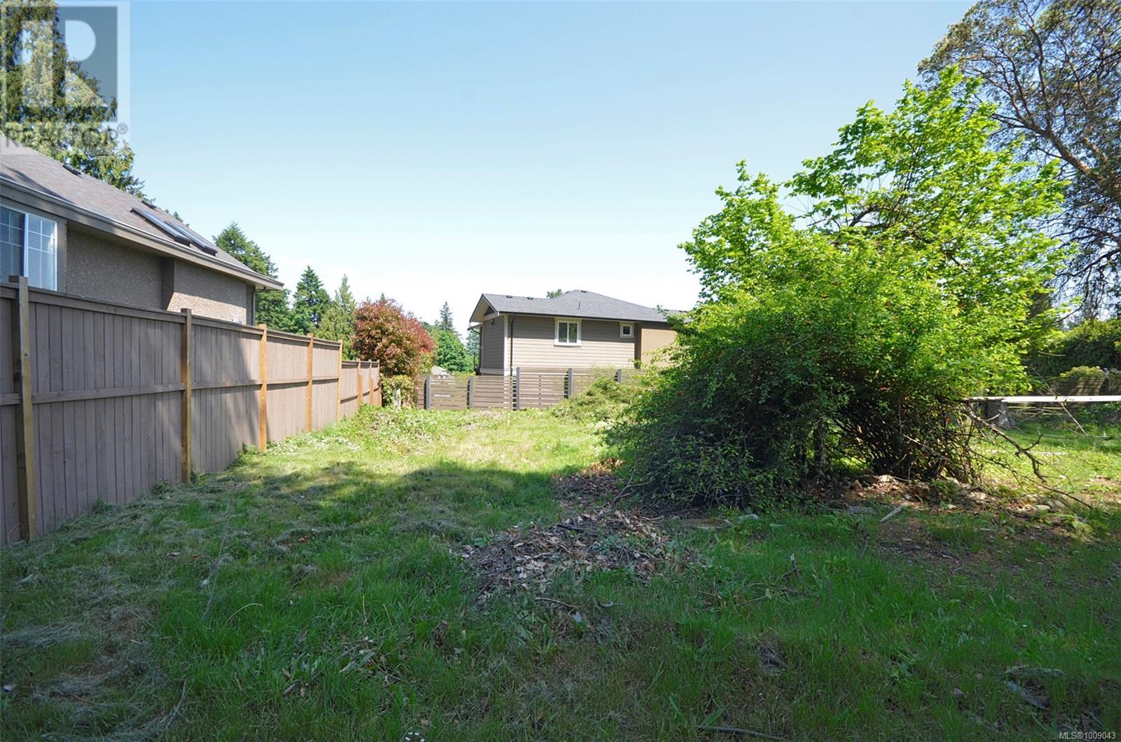 Photo 19 of 5225 Santa Clara Ave, Saanich BC