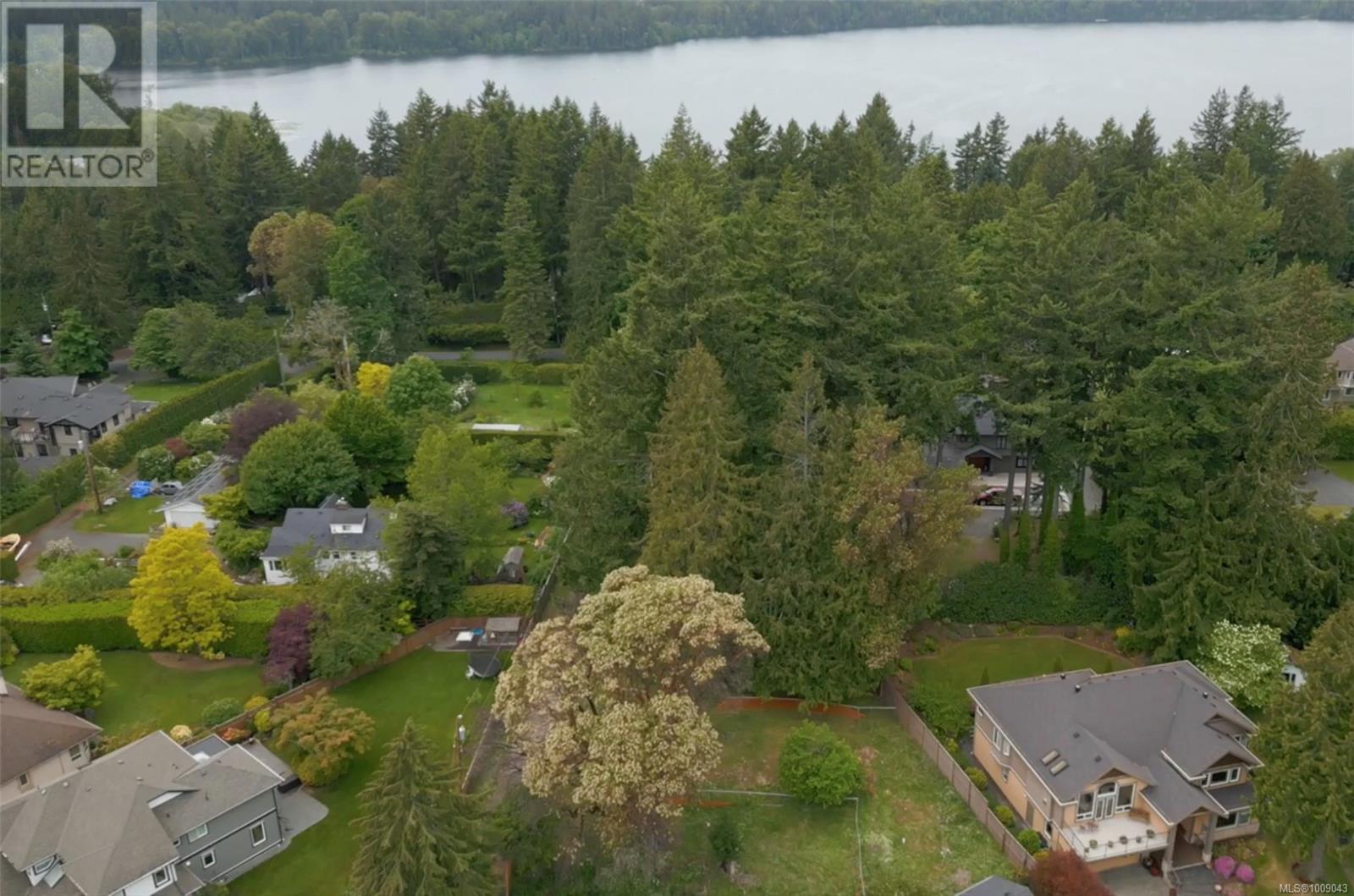 Photo 6 of 5225 Santa Clara Ave, Saanich BC