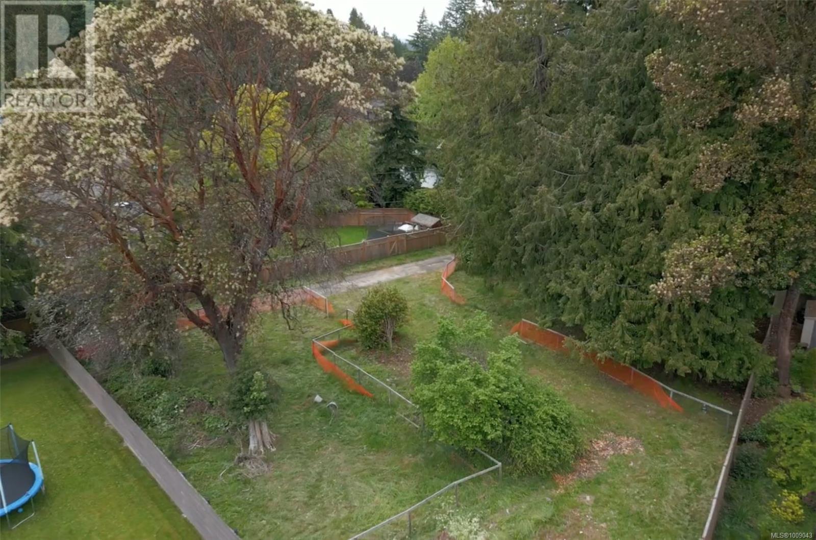 Photo 8 of 5225 Santa Clara Ave, Saanich BC