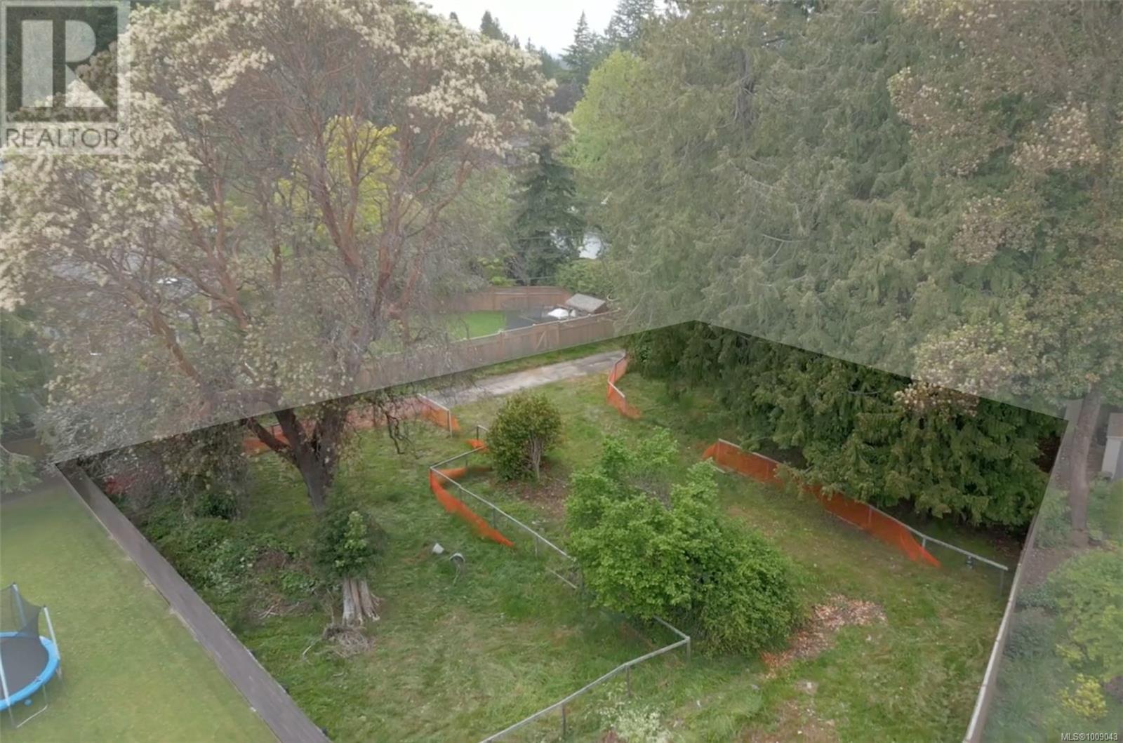 Photo 9 of 5225 Santa Clara Ave, Saanich BC