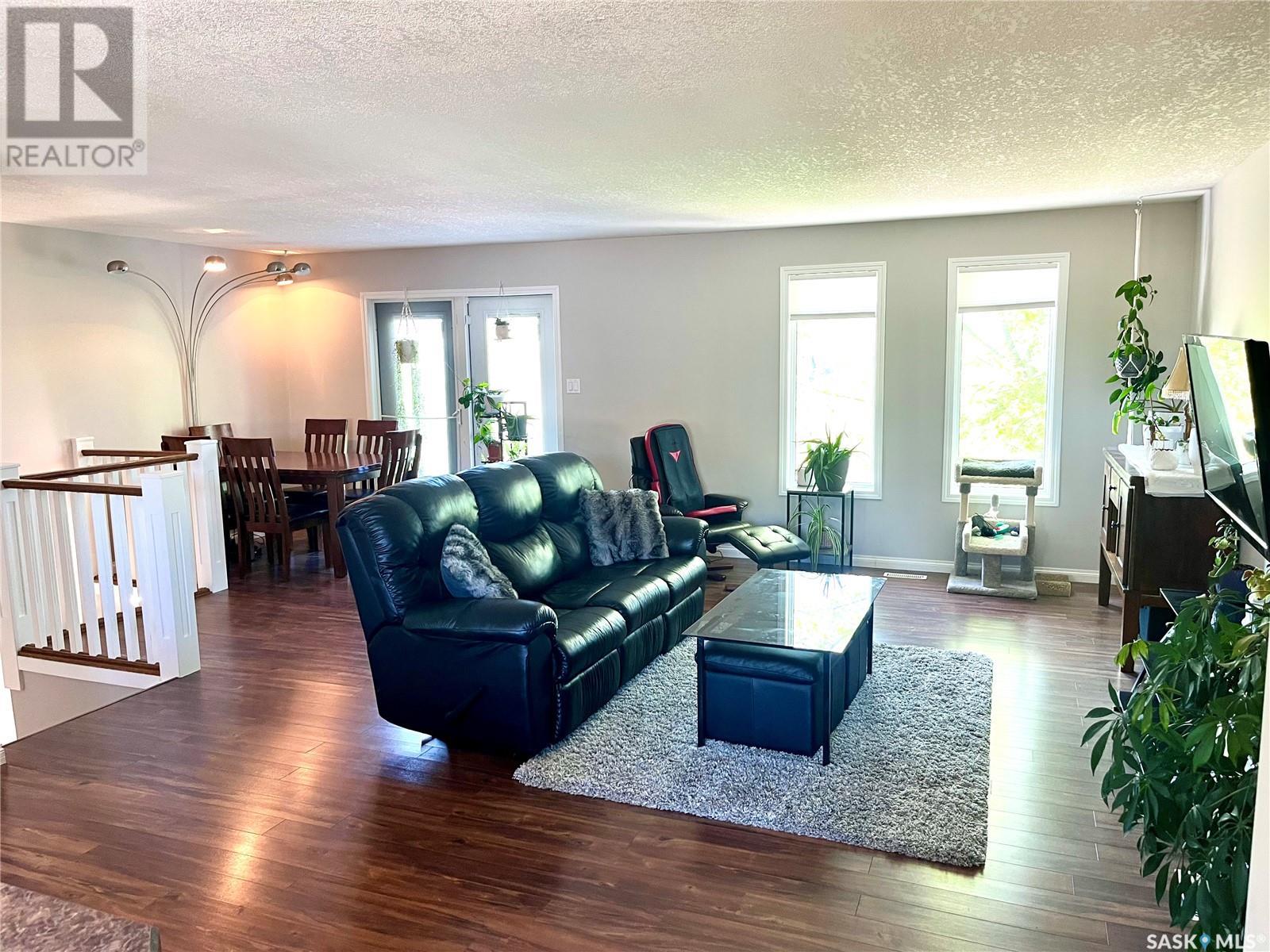 Photo 10 of 1275 Sidney Street E, Swift Current SK