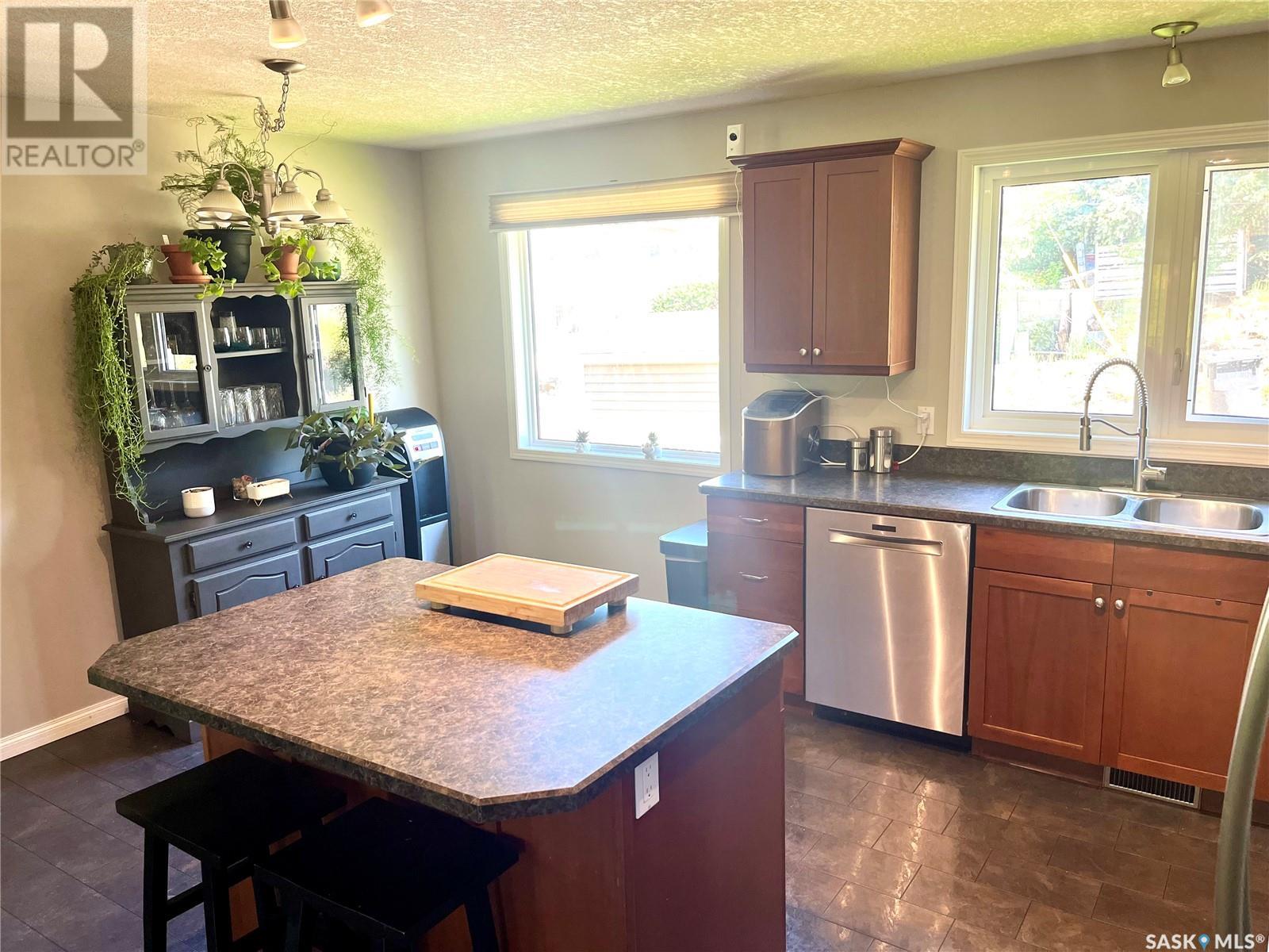 Photo 12 of 1275 Sidney Street E, Swift Current SK
