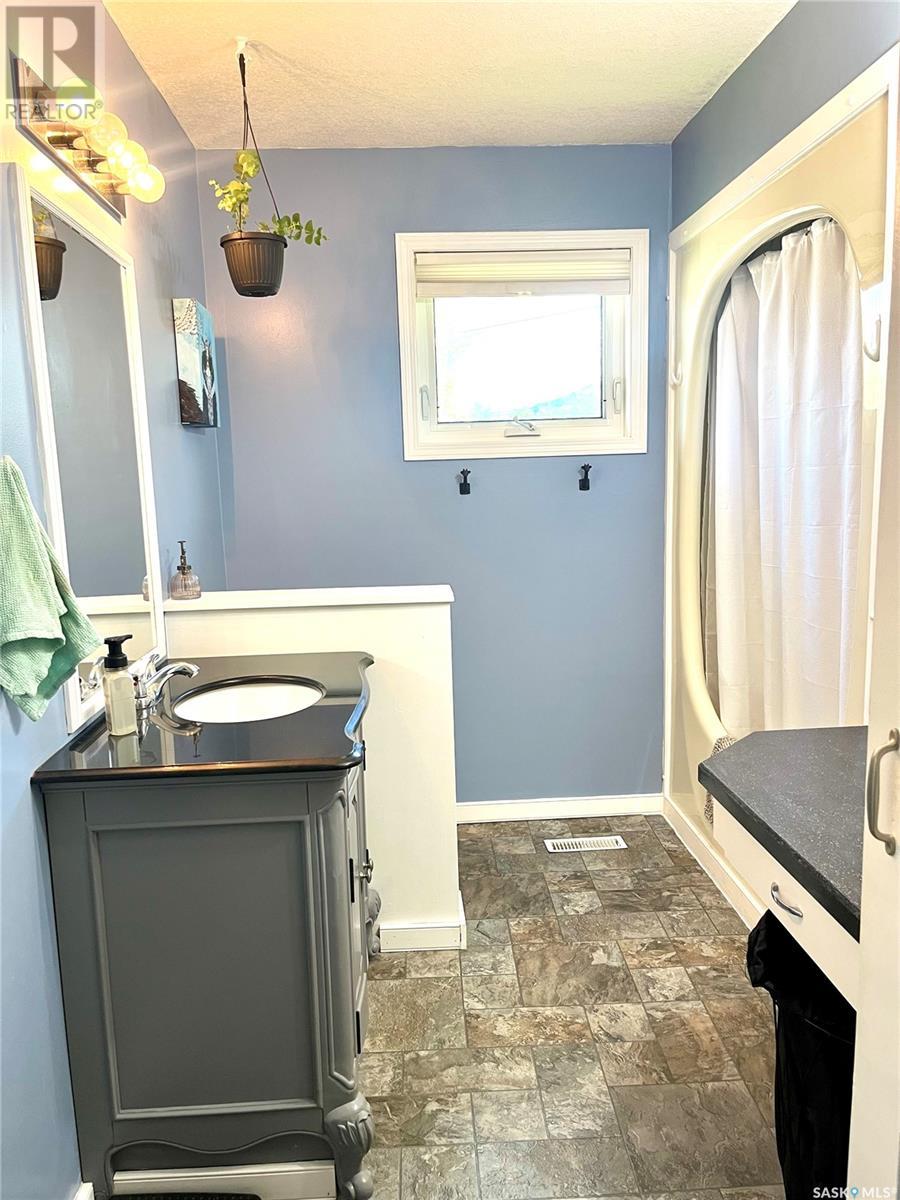 Photo 18 of 1275 Sidney Street E, Swift Current SK