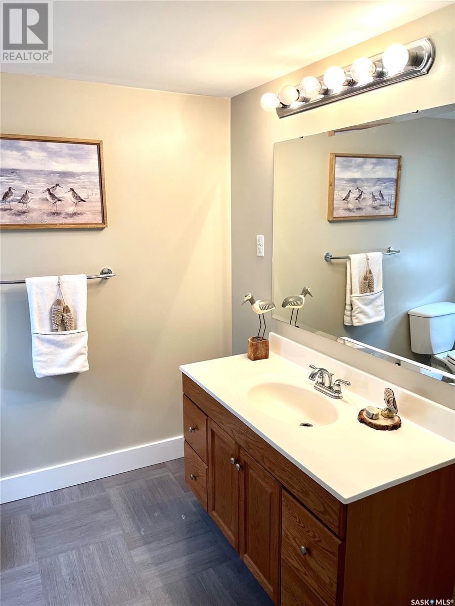 Photo 13 of 234 5th Avenue Se, Swift Current SK