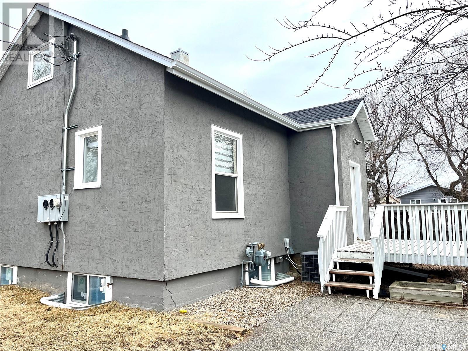 Photo 20 of 234 5th Avenue Se, Swift Current SK